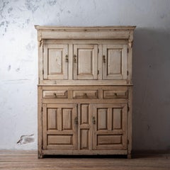 A.I.C.C. Cwpwrdd Deuddarn, c.1700