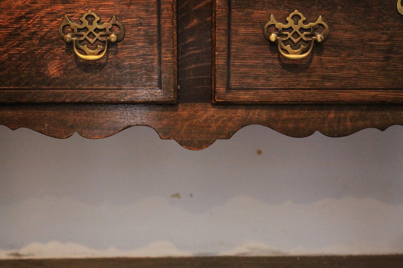 Welsh Oak Dresser with Clock In Excellent Condition For Sale In Woodbury, CT