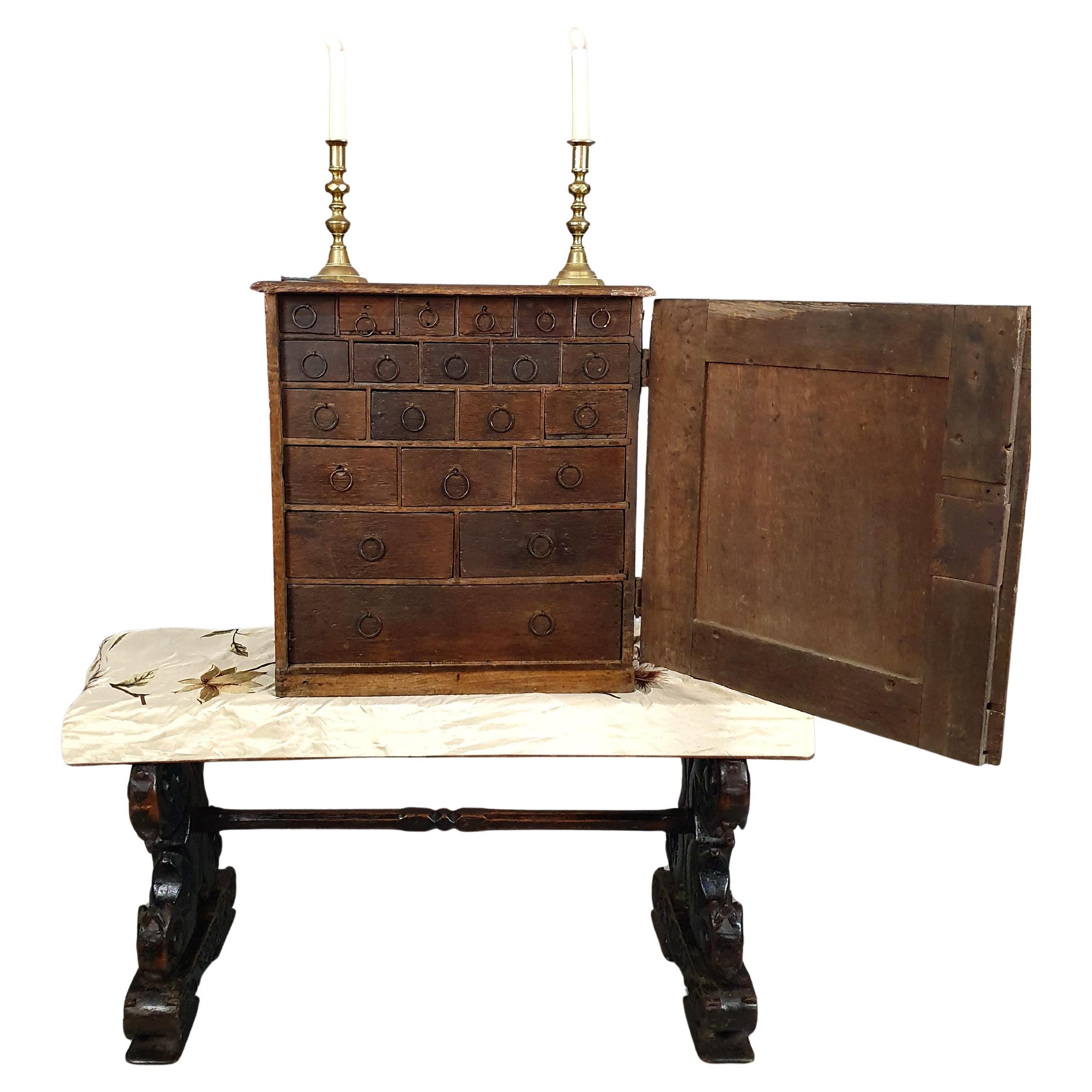 Armoire à épices en Oak Queen Anne C.1710 en vente