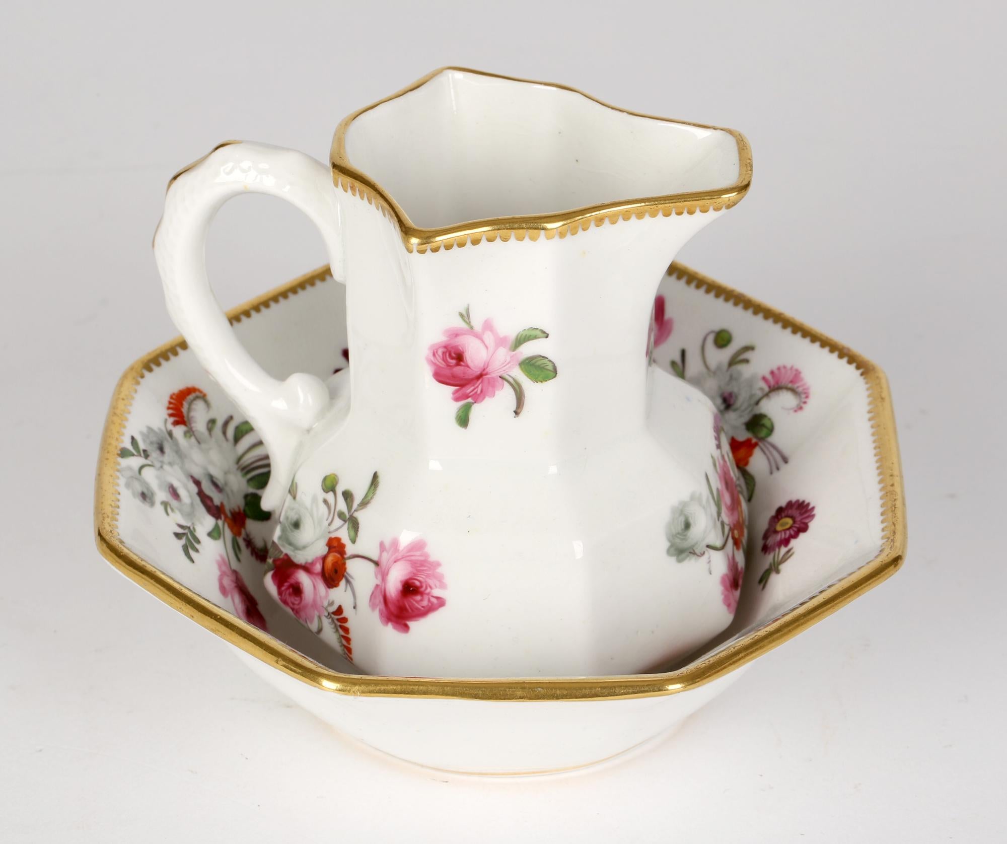 Jarra y soporte de porcelana con asa de serpiente pintados a mano con motivos florales galeses o ingleses en venta 4