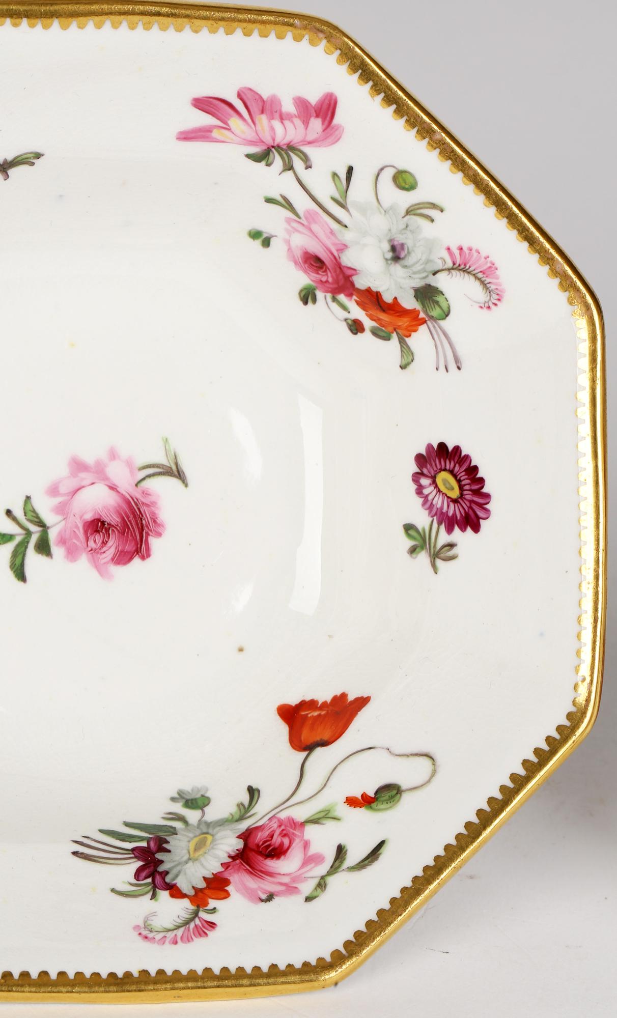 Jarra y soporte de porcelana con asa de serpiente pintados a mano con motivos florales galeses o ingleses en venta 7