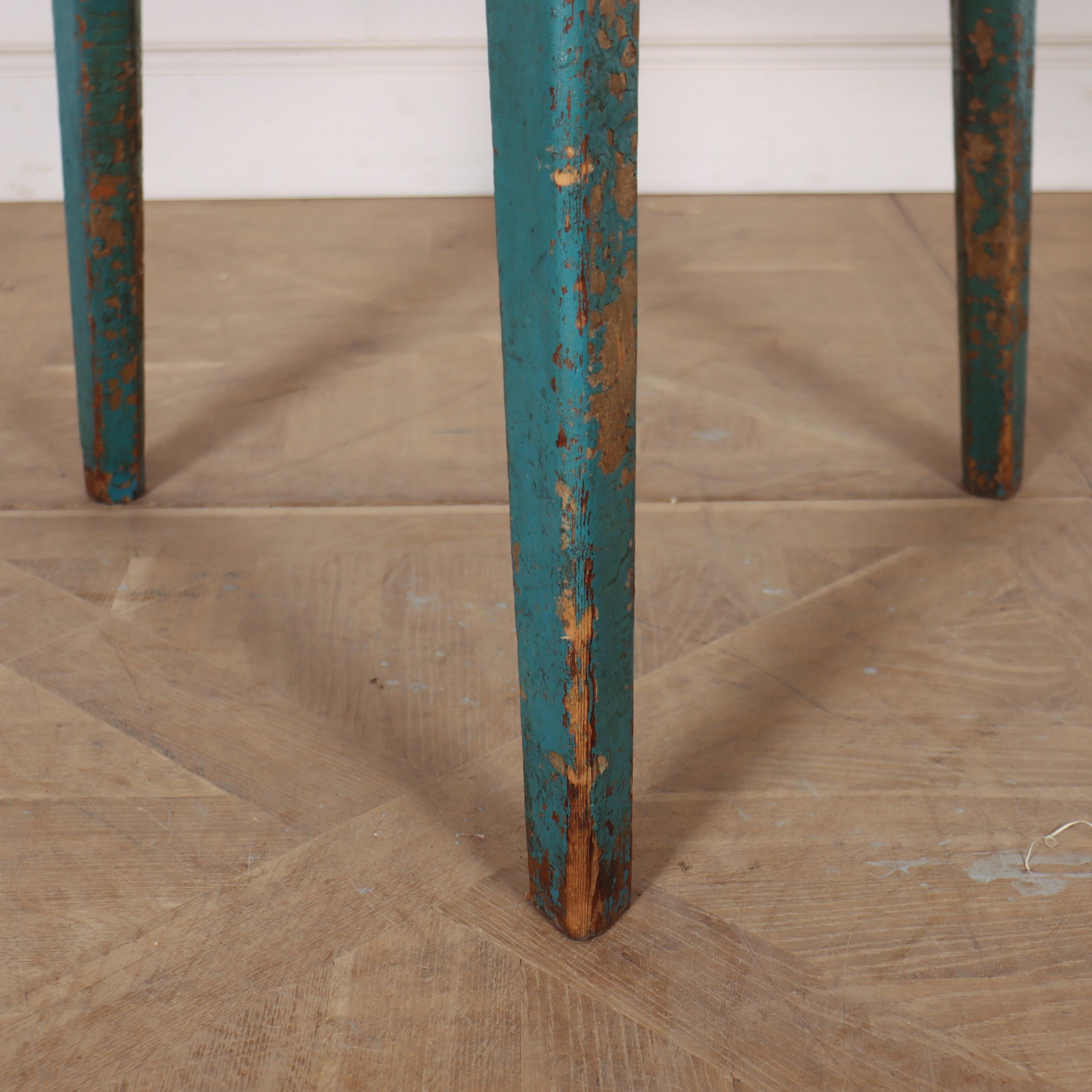 Welsh Original Painted Cricket Table In Good Condition For Sale In Leamington Spa, Warwickshire