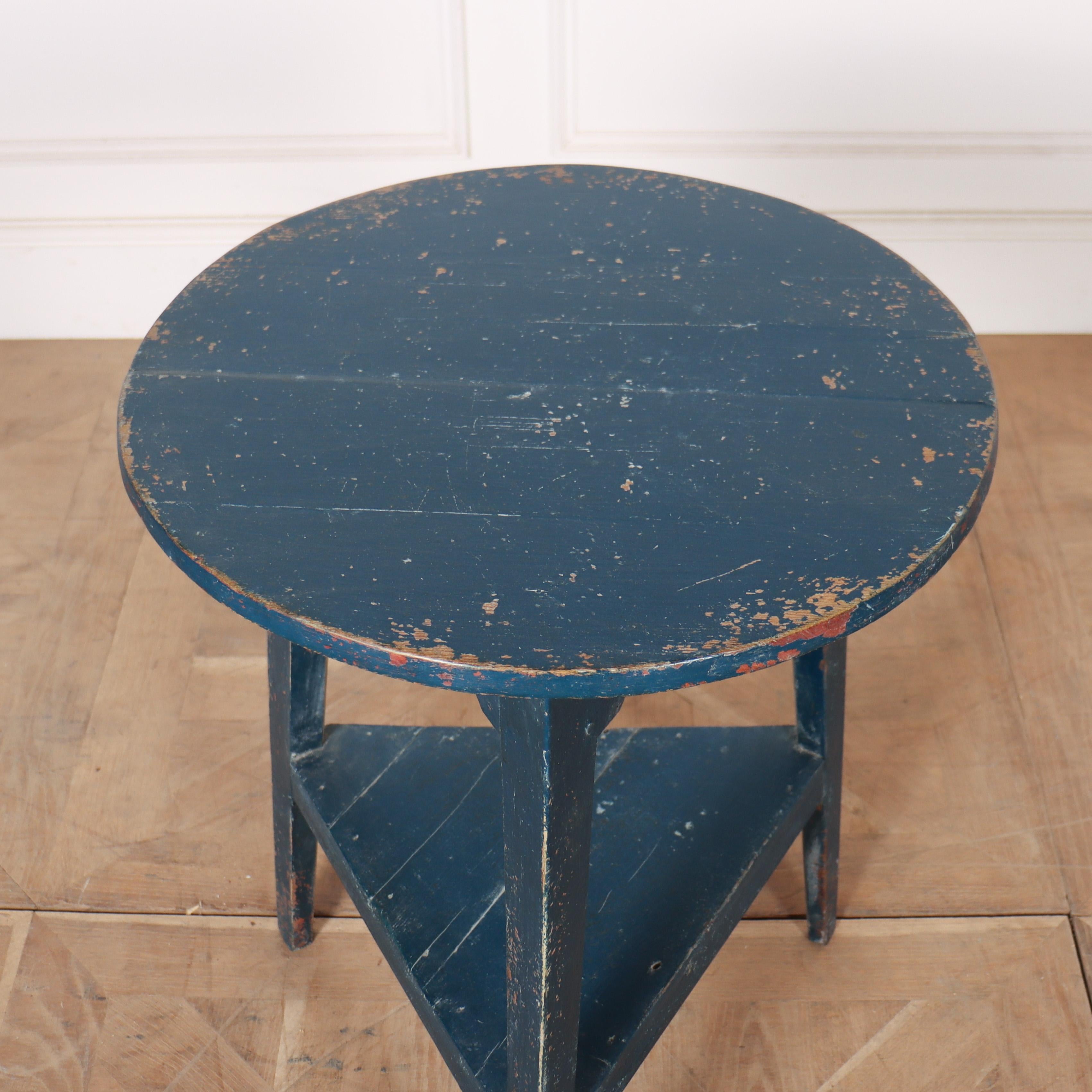 Welsh Painted Cricket Table In Good Condition In Leamington Spa, Warwickshire