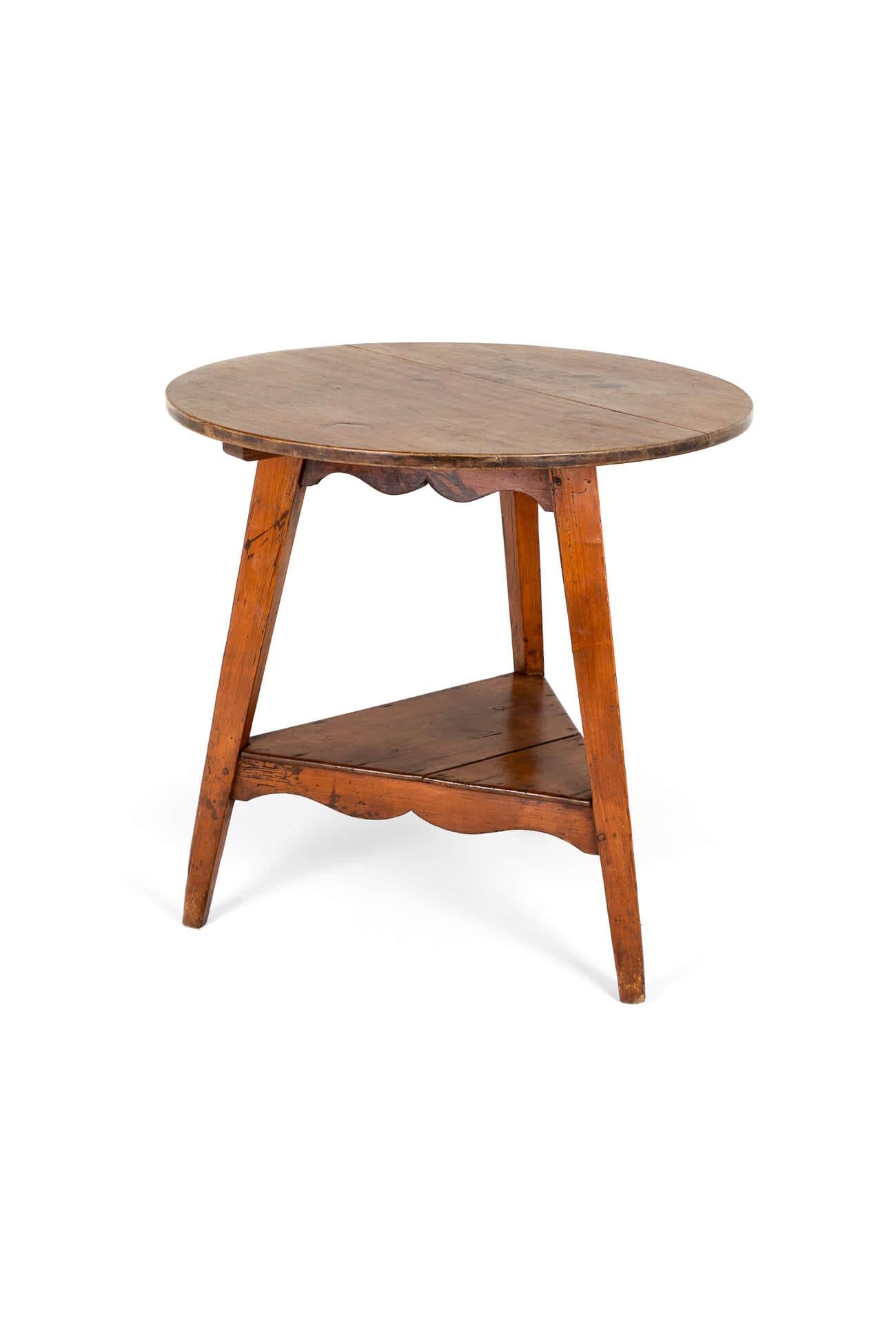 A simple early 19th-century cricket table of good form with a cupid's bow frieze.

Circular plank top made of teak over triangular tier base on three square tapering legs.

Great colour and in wonderful condition.

Wales, circa 1820.