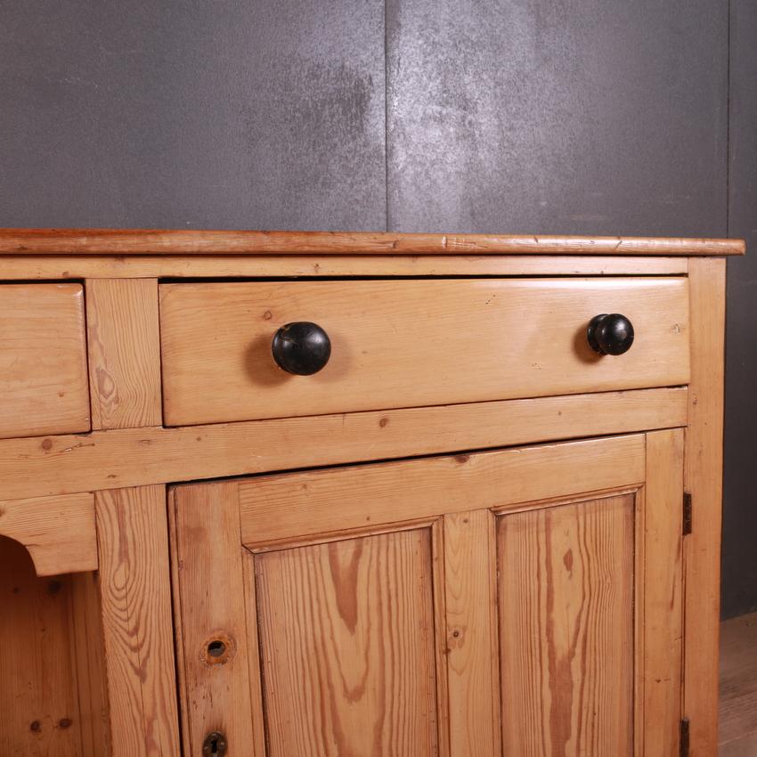 Welsh Pine Dresser Base In Good Condition In Leamington Spa, Warwickshire