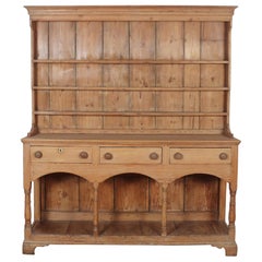 Commode en pin gallois