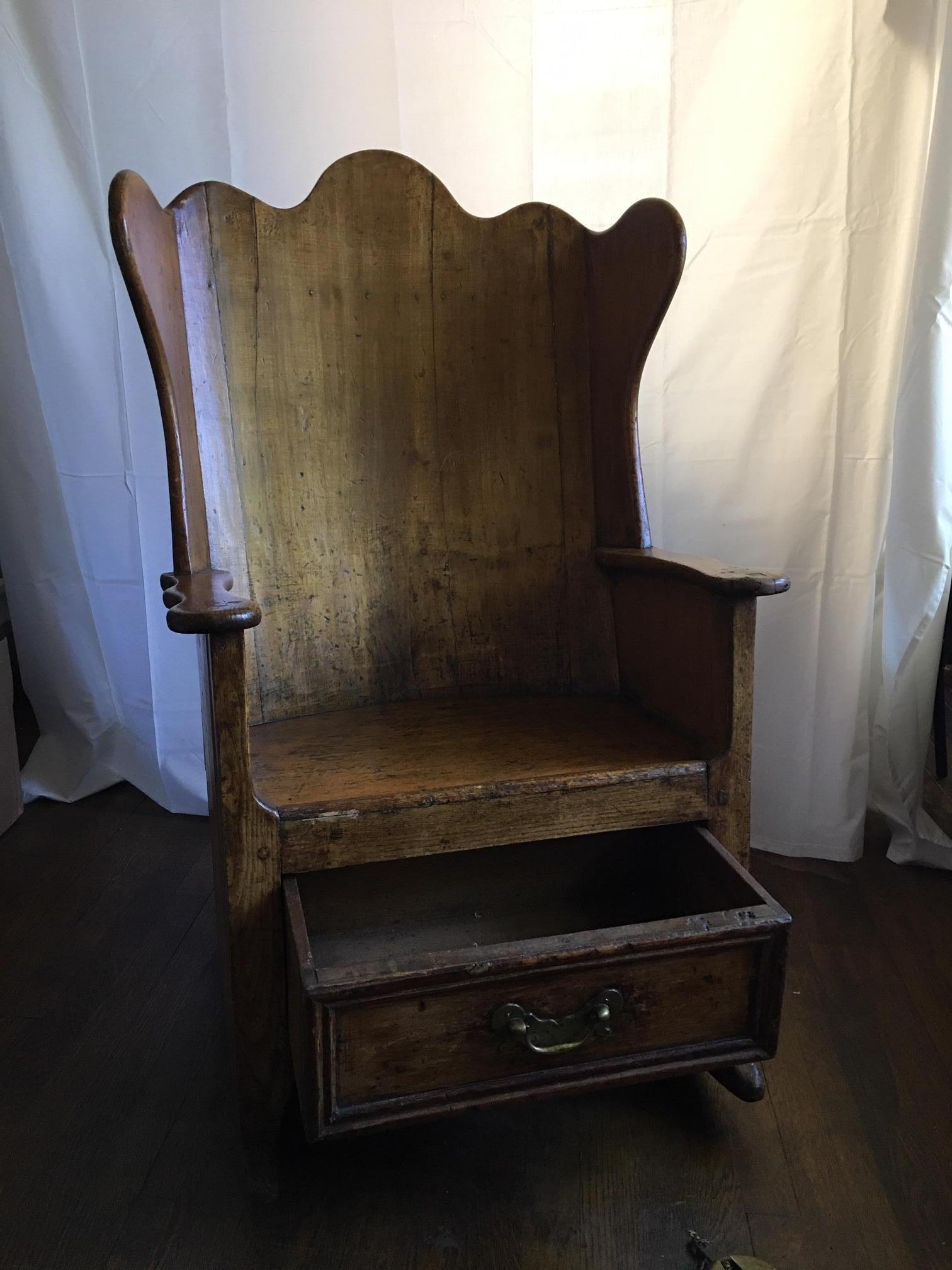 English Welsh Pine Shepherd or Lambing Rocker Glider Chair with a Drawer, 19th Century