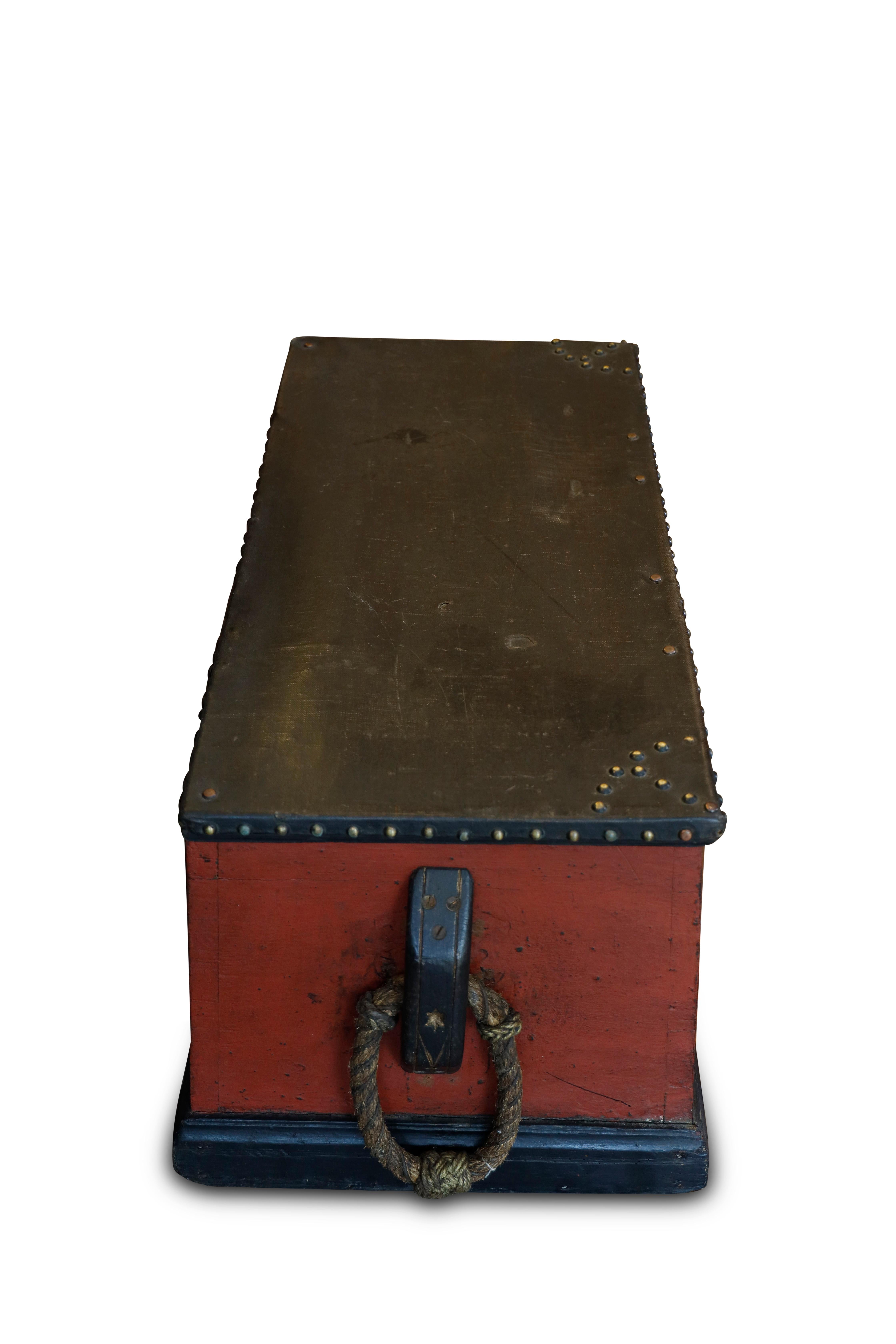 Welsh Sailor's Sea Chest aus Wales (Englisch) im Angebot