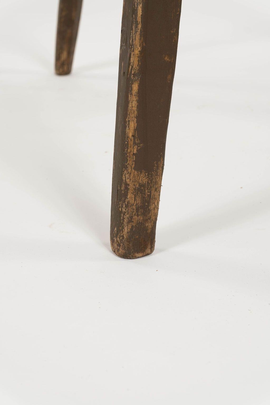 Welsh Scrubbed-Top Cricket Table In Good Condition For Sale In Houston, TX