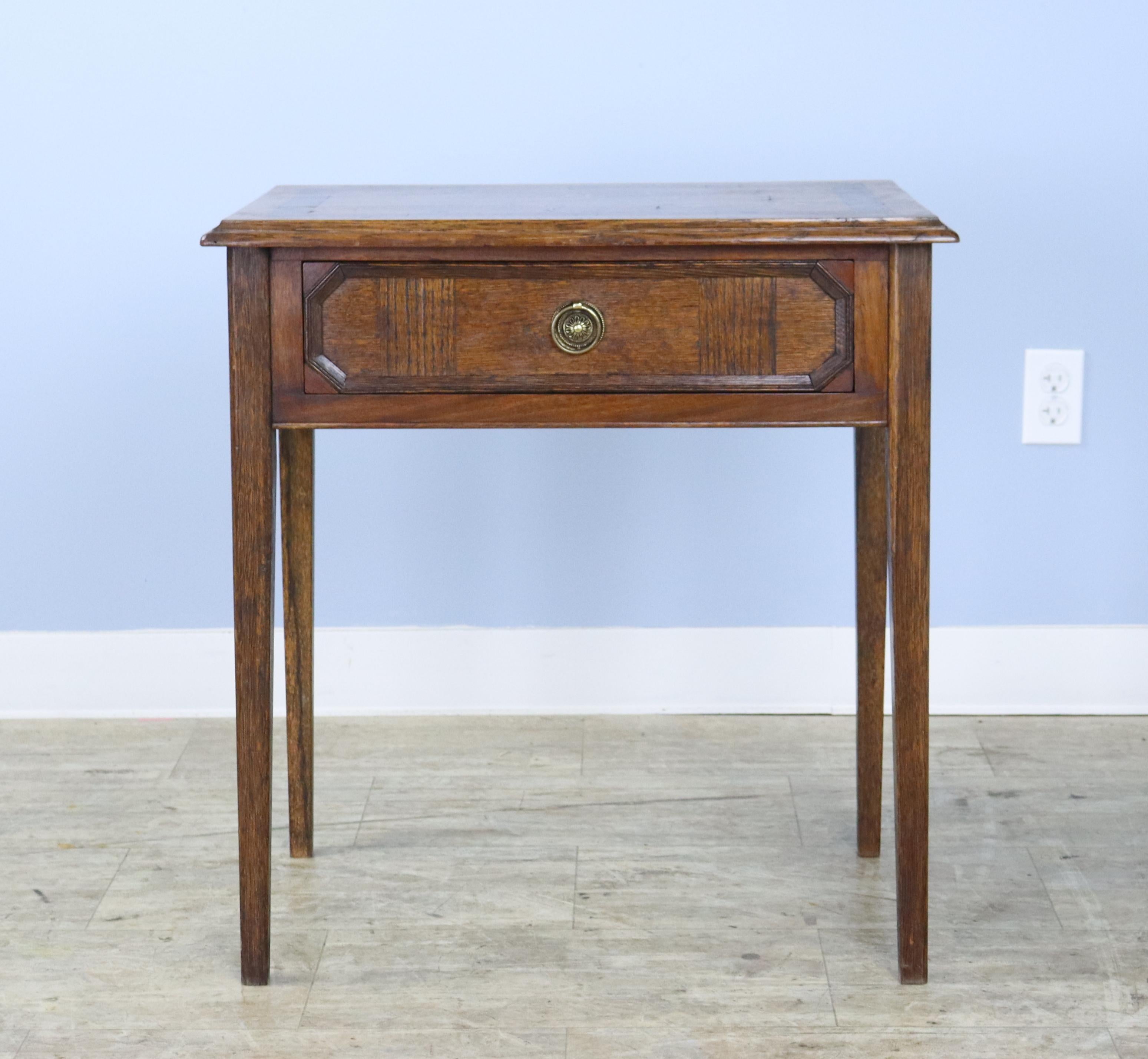 Welsh Side Table with Well Inlaid Top In Good Condition For Sale In Port Chester, NY