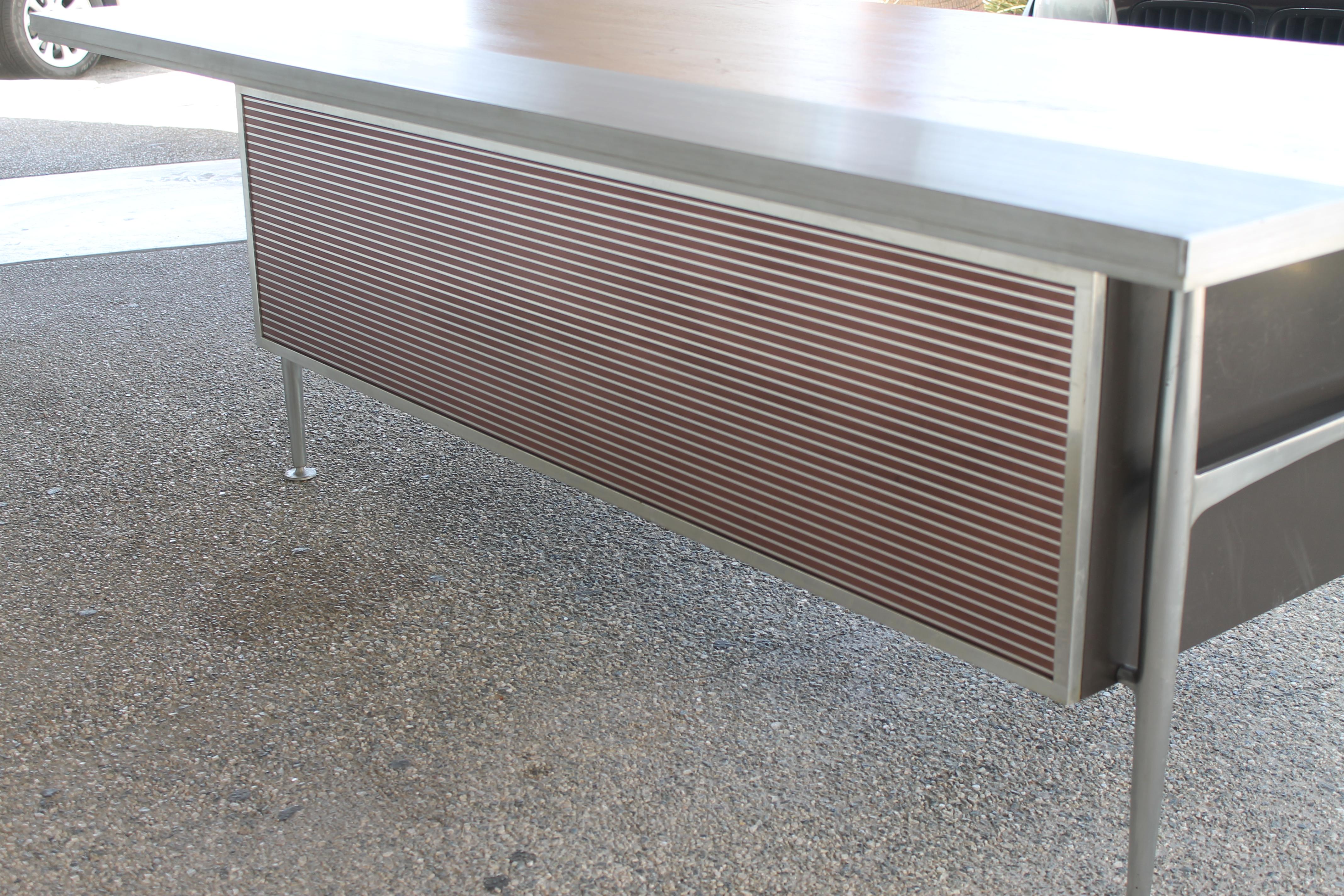 Welton Becket Aluminum and Wood Desk for Kaiser Aluminum In Good Condition In Palm Springs, CA