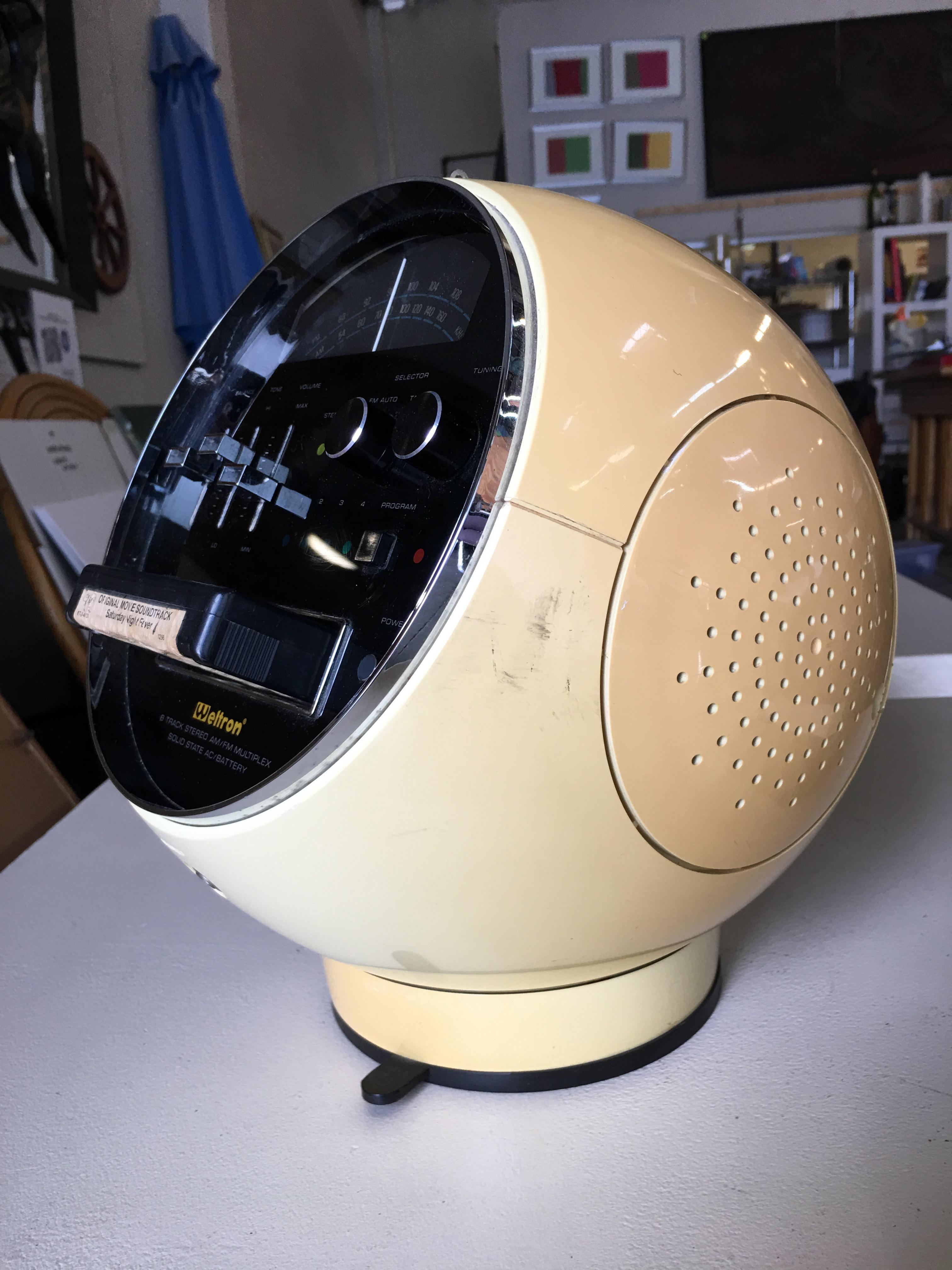 Weltron Model 2001 Space Ball, AM/FM Radio 8 Track Stereo In Excellent Condition In Van Nuys, CA