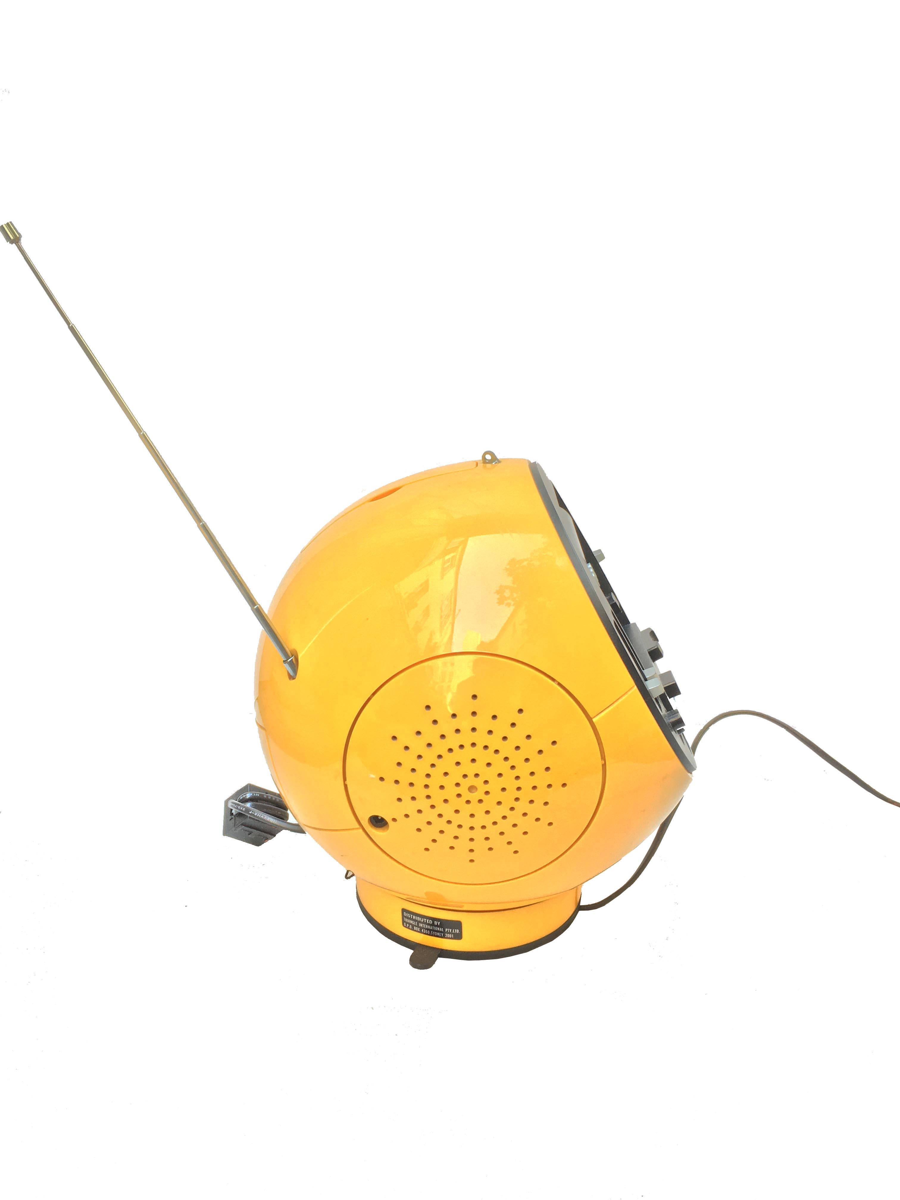 Weltron Model 2004, Yellow 1