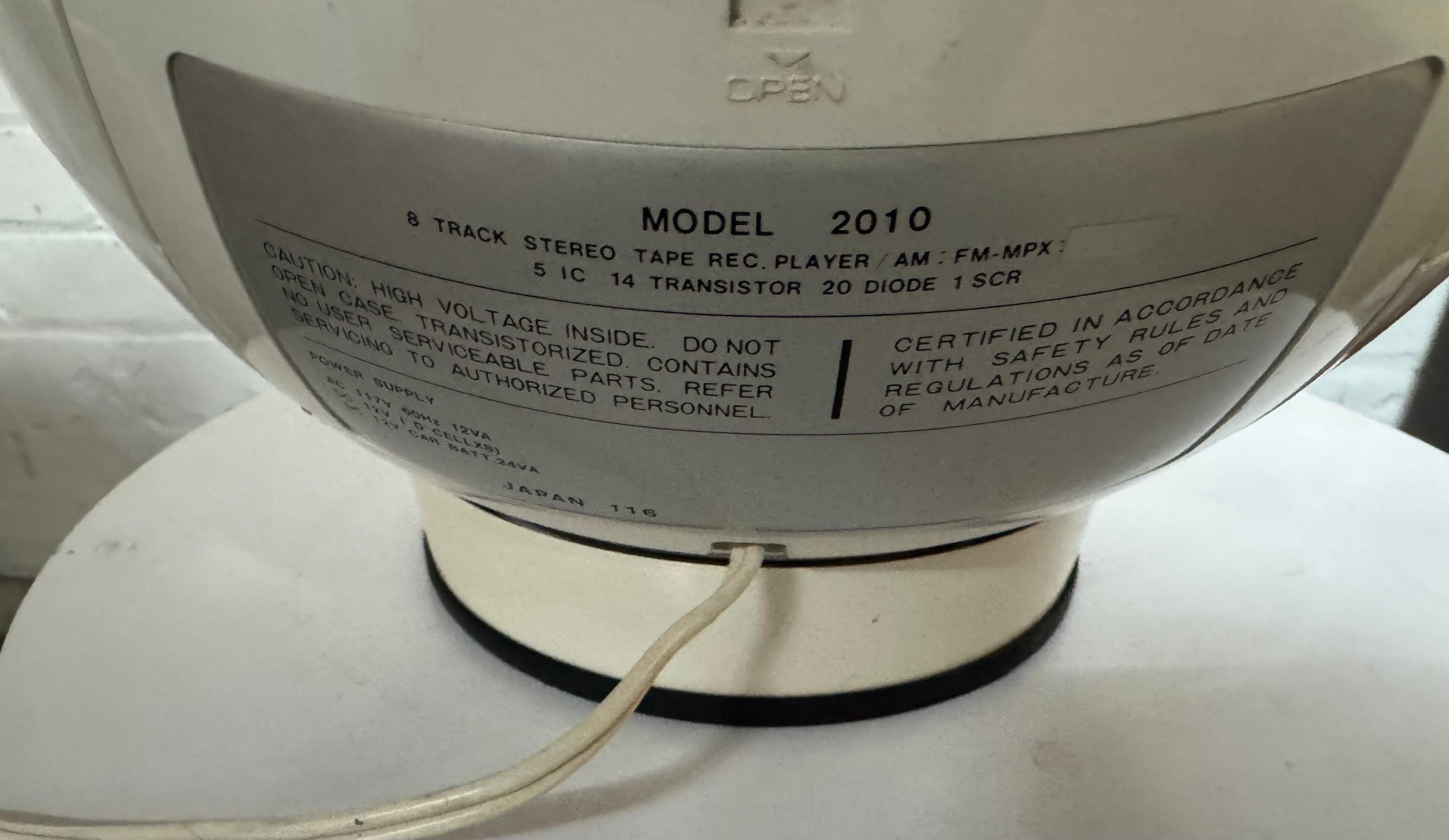 Chrome Weltron Model No 2010 Space Ball, AM/FM Radio 8 Track Stereo / sPACEAGE Modern en vente