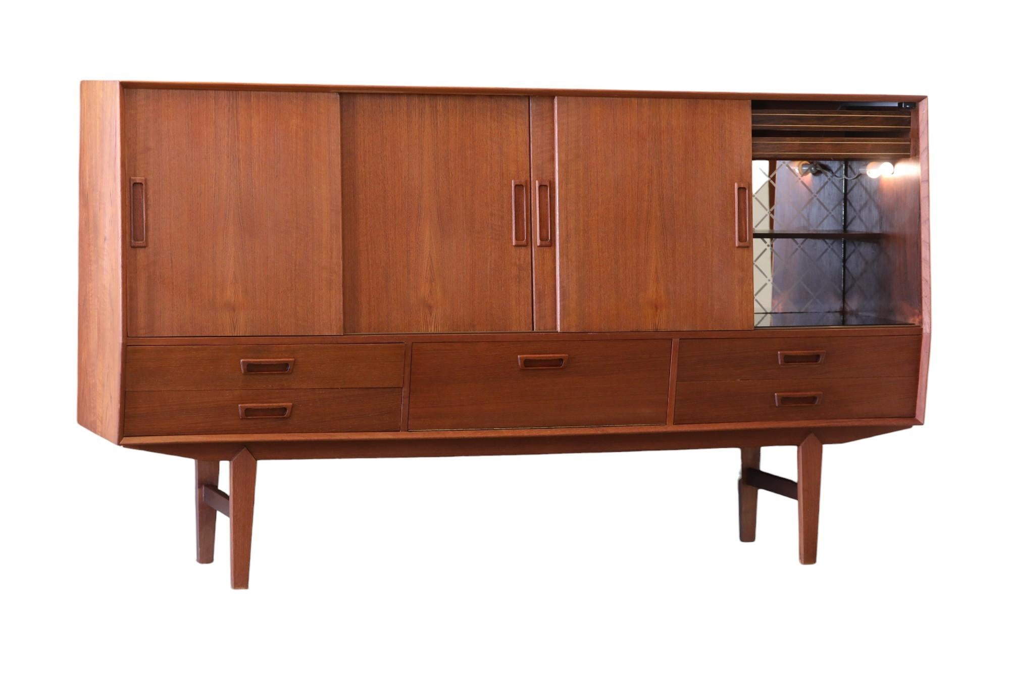 Wemb Møbelfabrik sideboard in teak with illuminated bar cabinet. For Sale 3