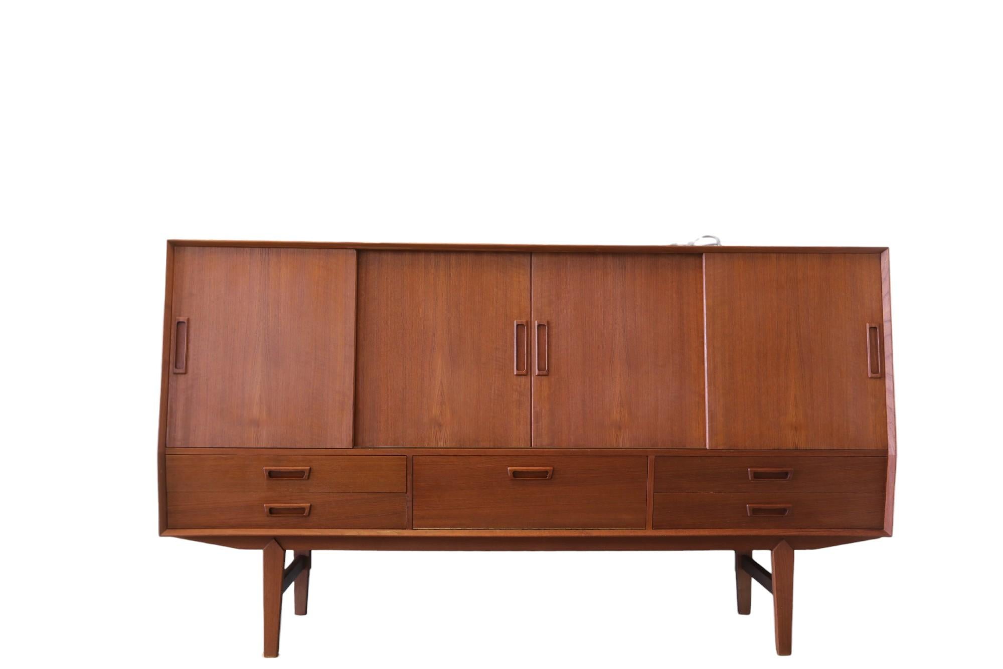 Wemb Møbelfabrik sideboard in teak with illuminated bar cabinet. For Sale 4