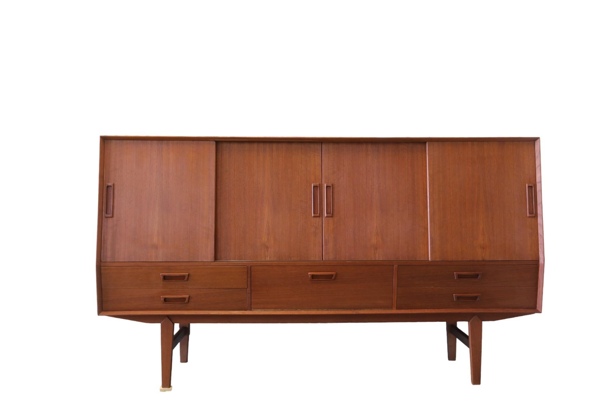 Wemb Møbelfabrik sideboard in teak with illuminated bar cabinet. For Sale 5