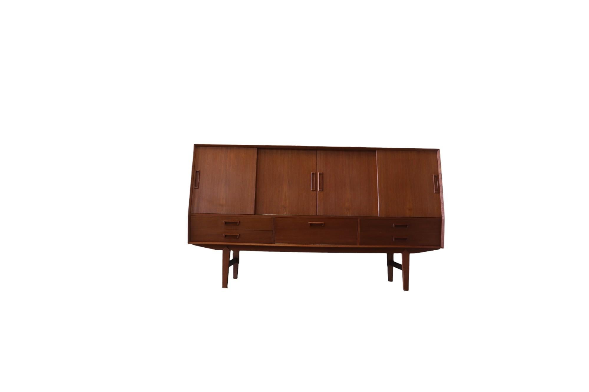 Wemb Møbelfabrik sideboard in teak with illuminated bar cabinet. For Sale 6