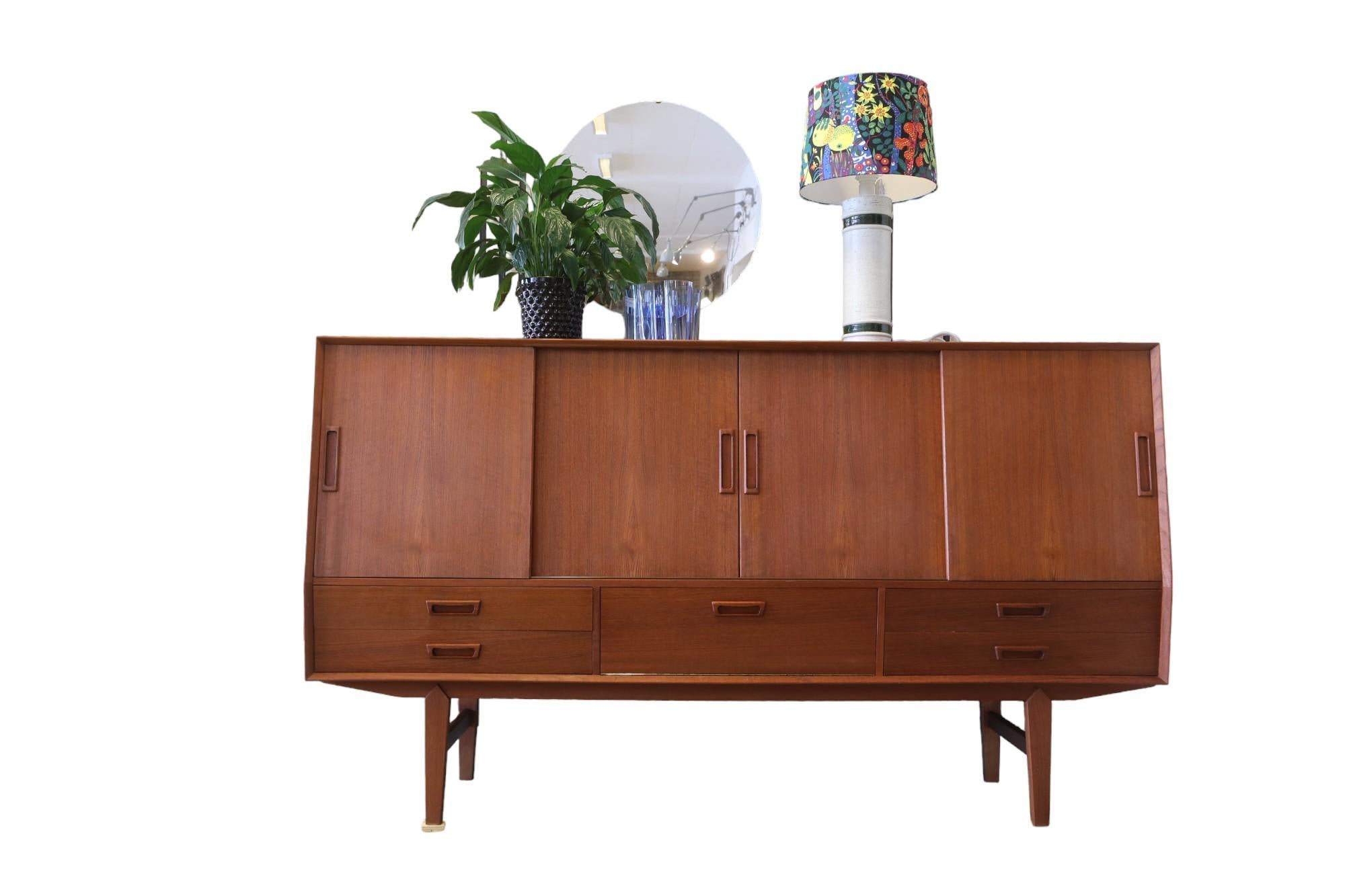 Wemb Møbelfabrik sideboard in teak with illuminated bar cabinet. For Sale 8