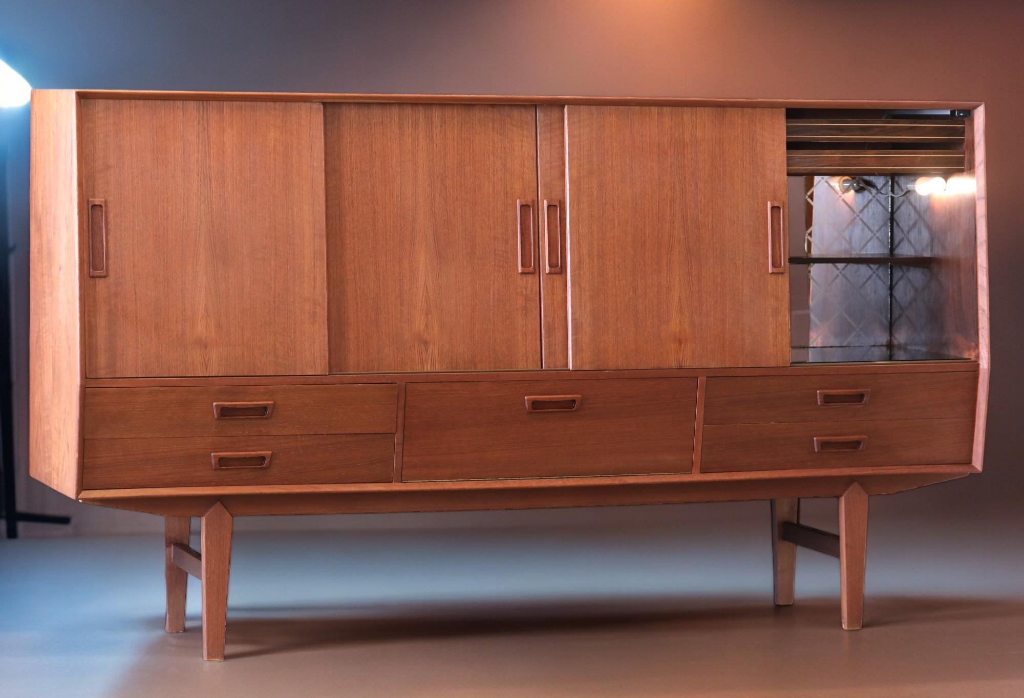 Wemb Møbelfabrik sideboard in teak with illuminated bar cabinet. For Sale 9