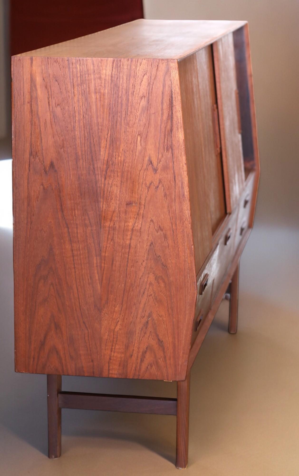 Wemb Møbelfabrik sideboard in teak with illuminated bar cabinet. For Sale 10