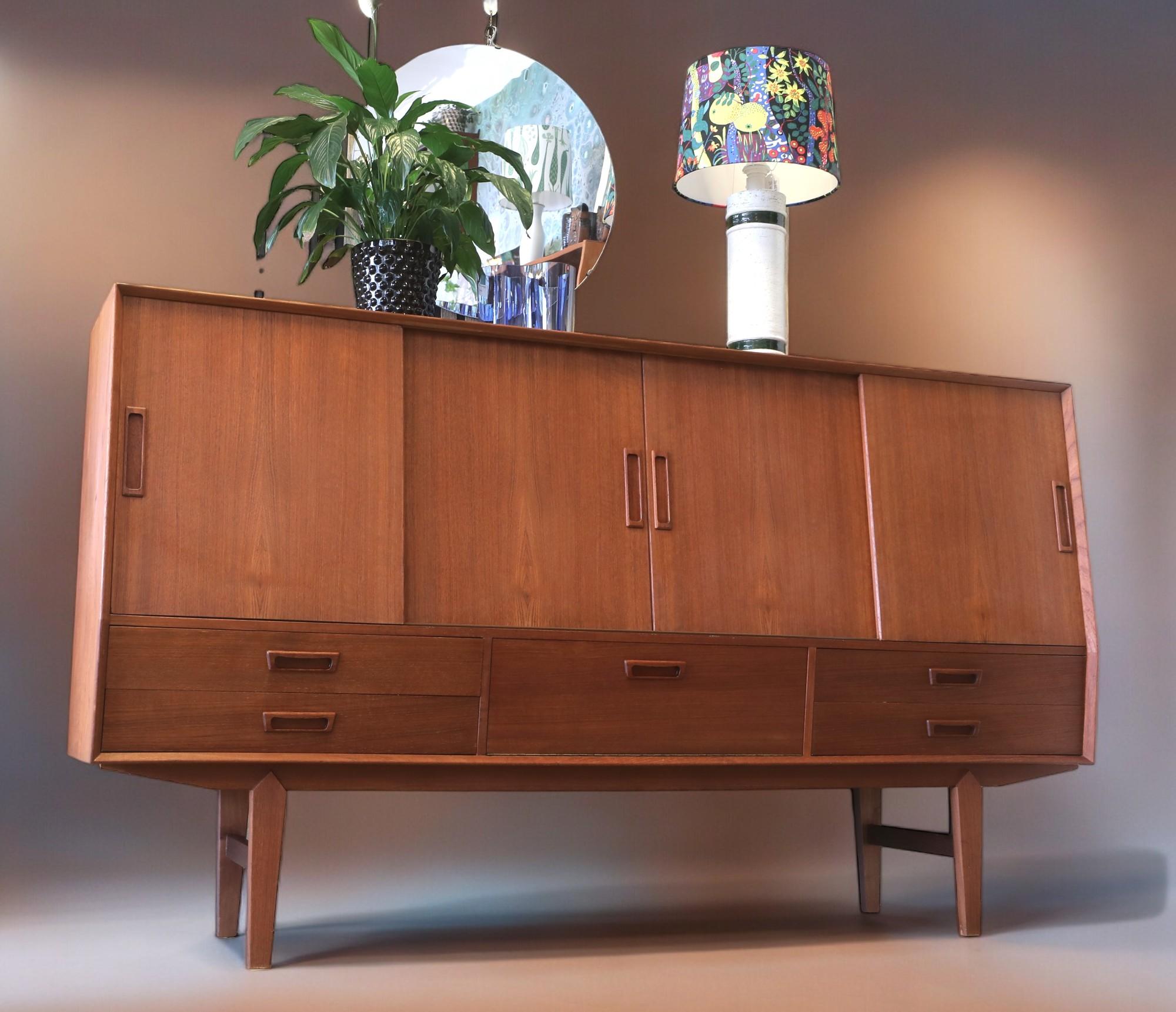 Wemb Møbelfabrik sideboard in teak with illuminated bar cabinet. For Sale 11