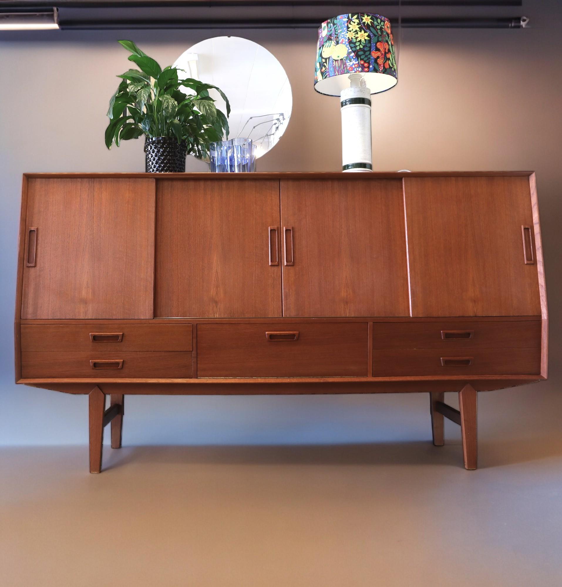 Wemb Møbelfabrik sideboard in teak with illuminated bar cabinet. For Sale 13