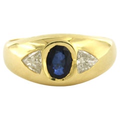 Anello Wempe in oro 18k con zaffiro 1,10ct e diamante taglio triangolo fino a 0,80ct Anello Wempe in oro 18k con zaffiro 1,10ct e diamante taglio triangolo fino a 0,80ct