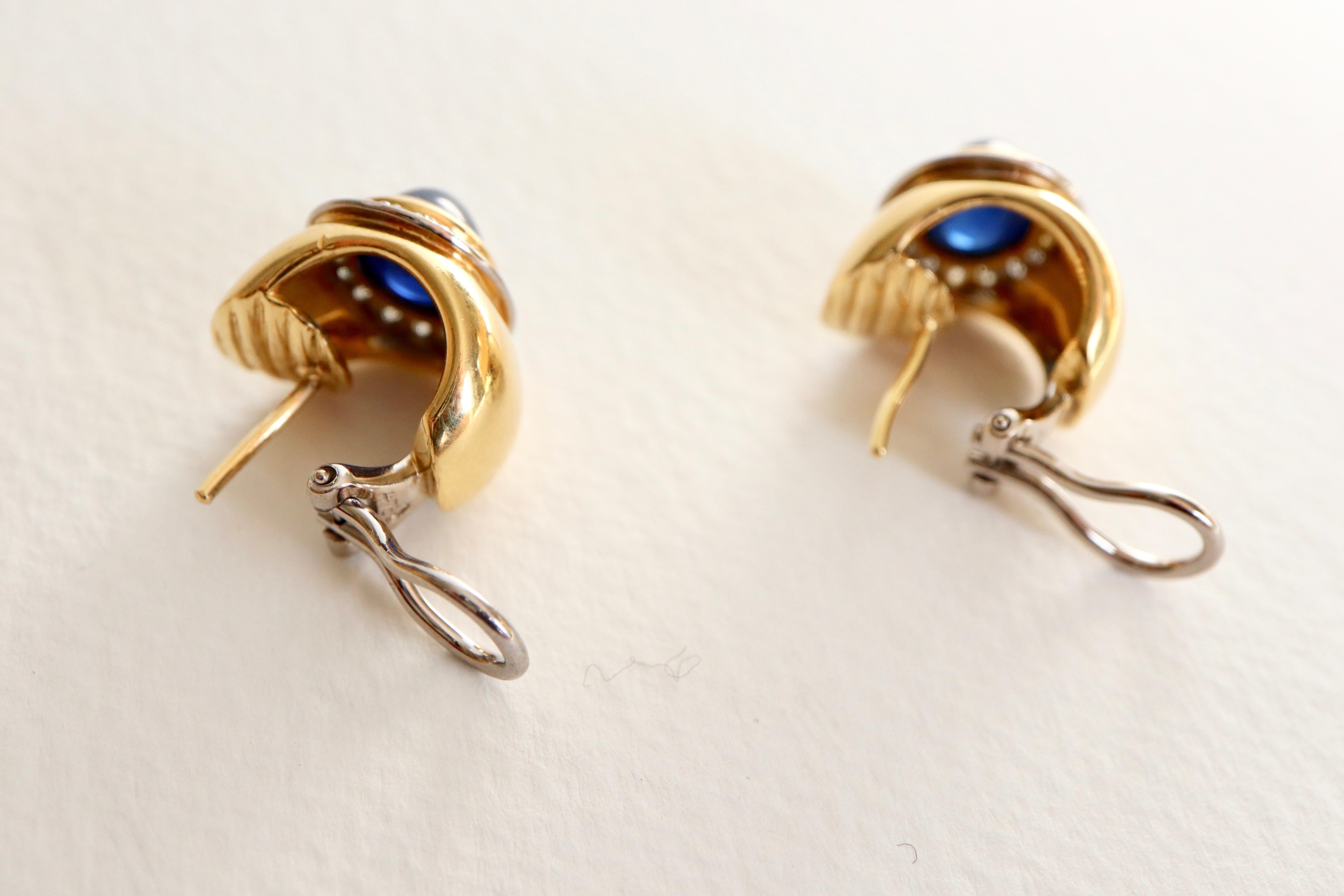 Wempe 18 Karat Yellow Gold and White Gold Earrings Set with Cabochon Sapphires In Good Condition In Paris, FR