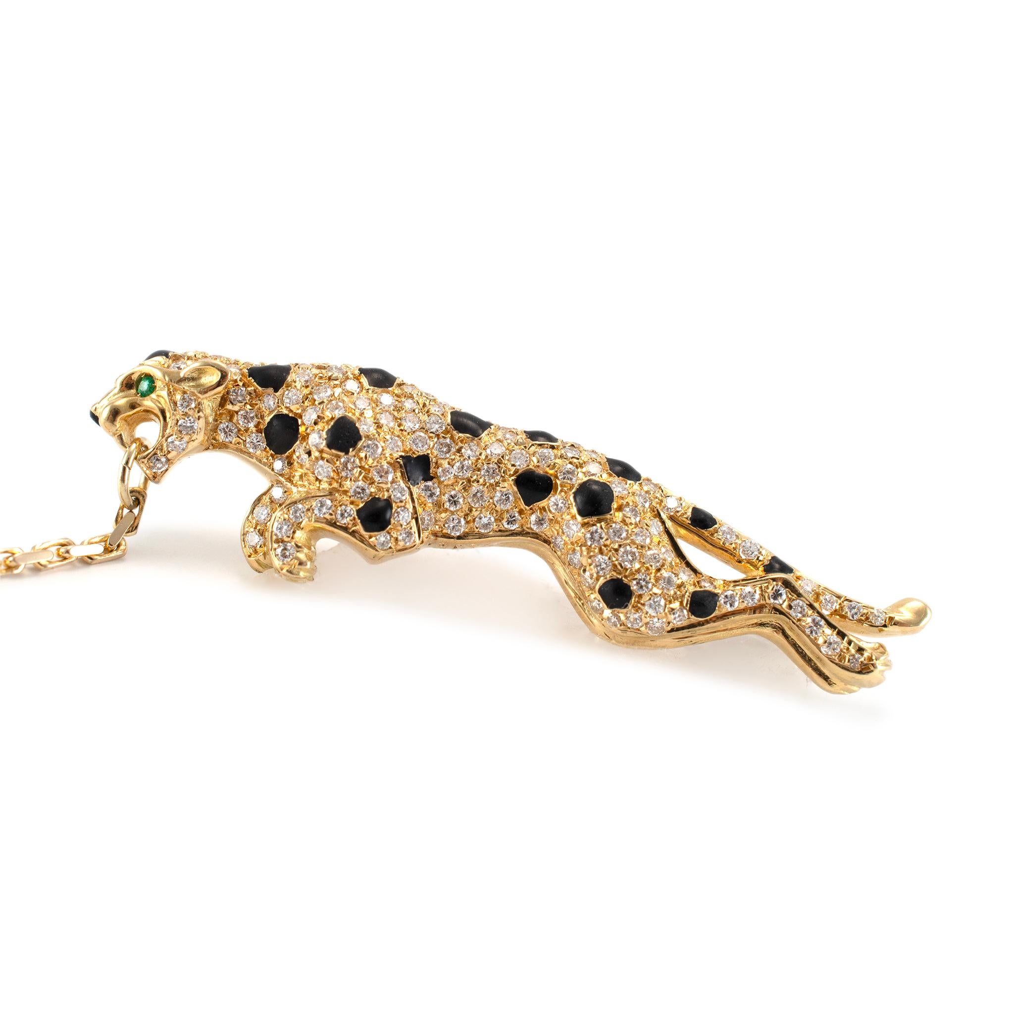 Marke: Wempe

Geschlecht: Unisex

Metall Typ: 18K Gelbgold 

Länge: 2,25 Zoll 

Breite: 15,00 mm

Gewicht: 13,65 Gramm

Eine von einem Designer entworfene Brosche aus 18 Karat Gelbgold mit Diamanten. Das Metall wurde getestet und es wurde