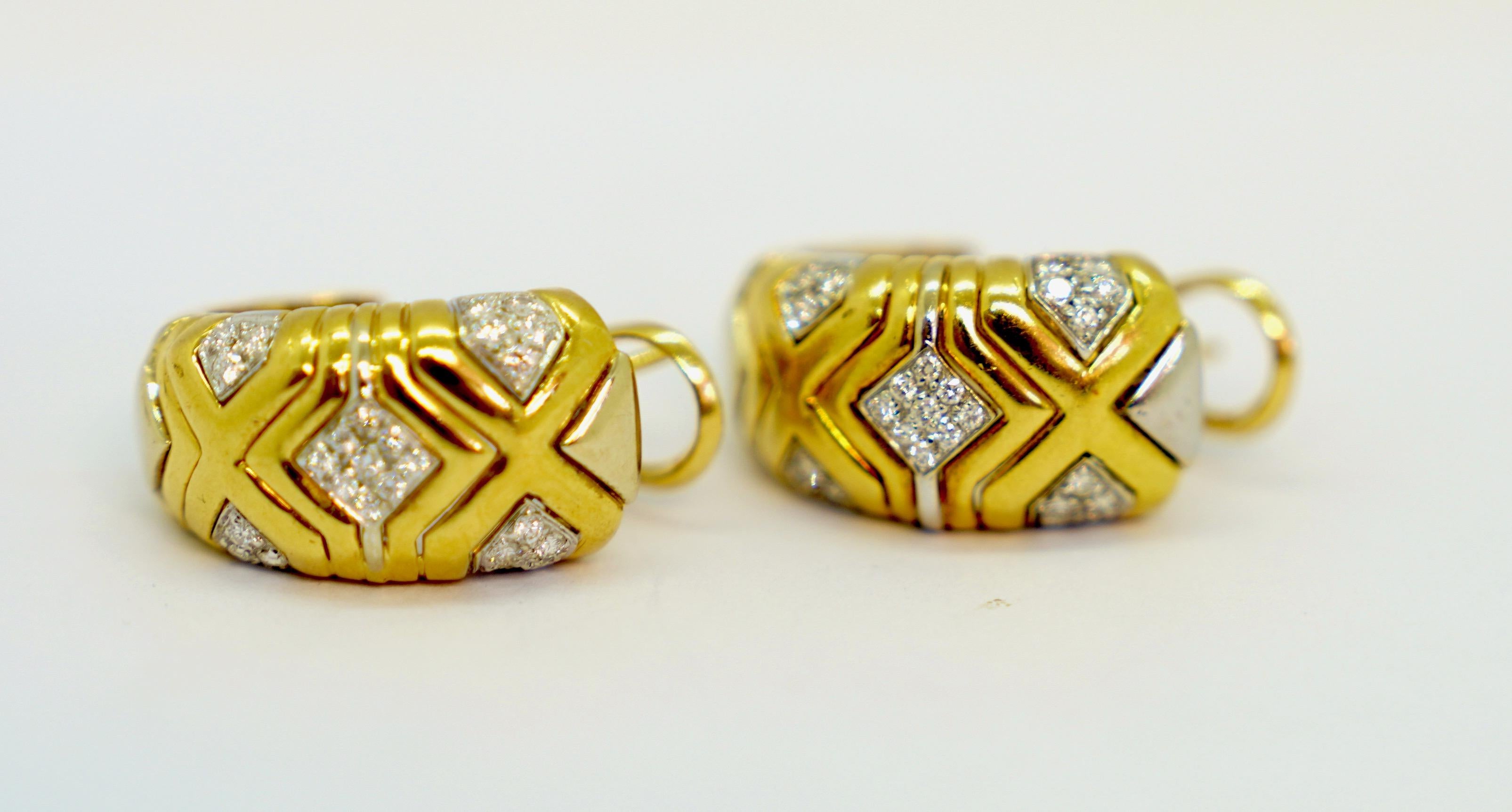 Modern Wempe earrings in 18k yellow gold and white gold with 0.7 carat diamonds

Experience modern luxury with these exquisite earrings from Wempe. These artfully designed earrings combine 18 carat yellow gold and white gold to create an impressive