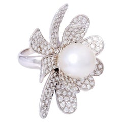 WEMPE Ring 'Blossom' with Pearl and Brilliant-Cut Diamonds