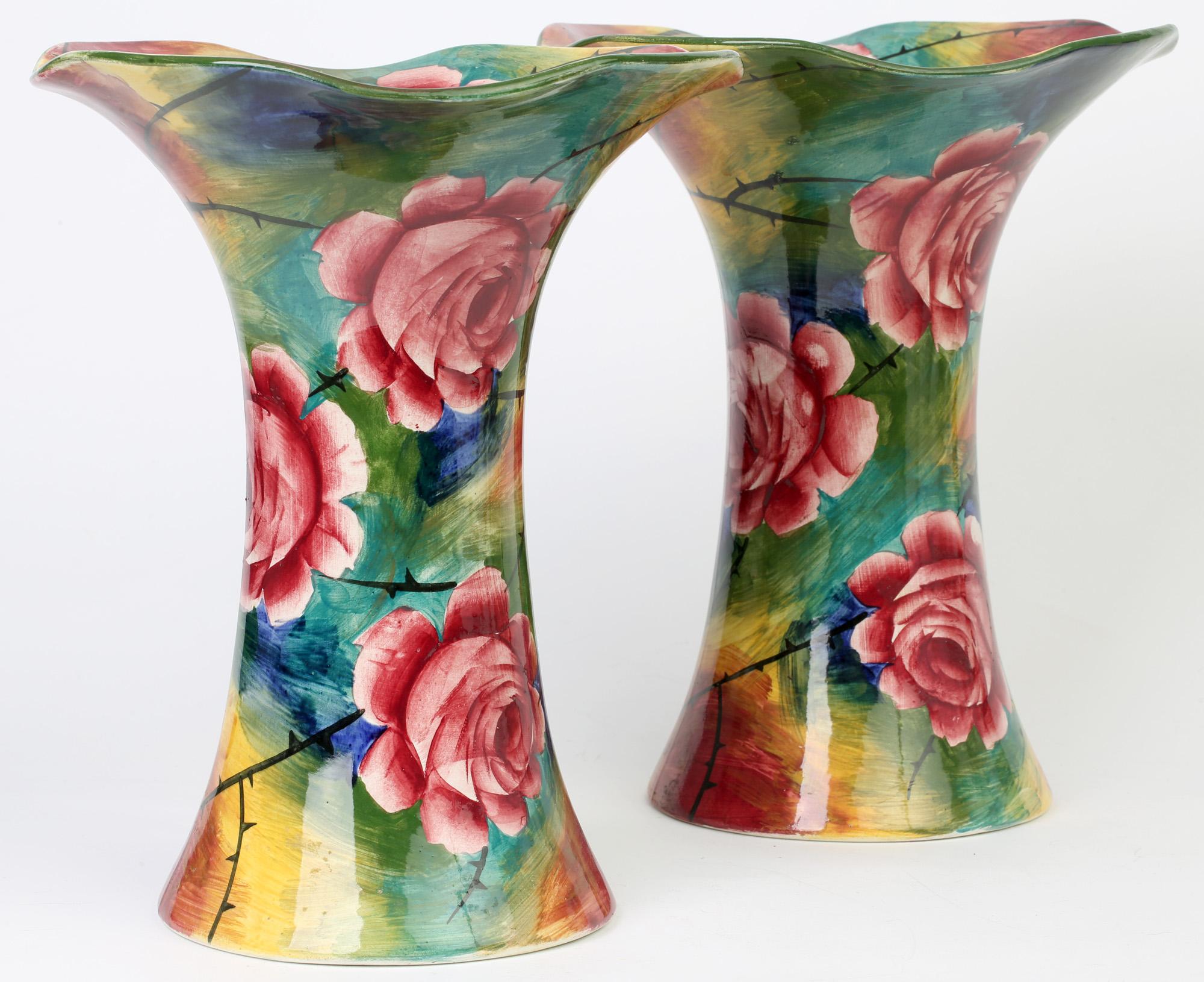 Wemyss Großes Paar Lady Eva Jazzy Muster handbemalte Vasen im Angebot 7