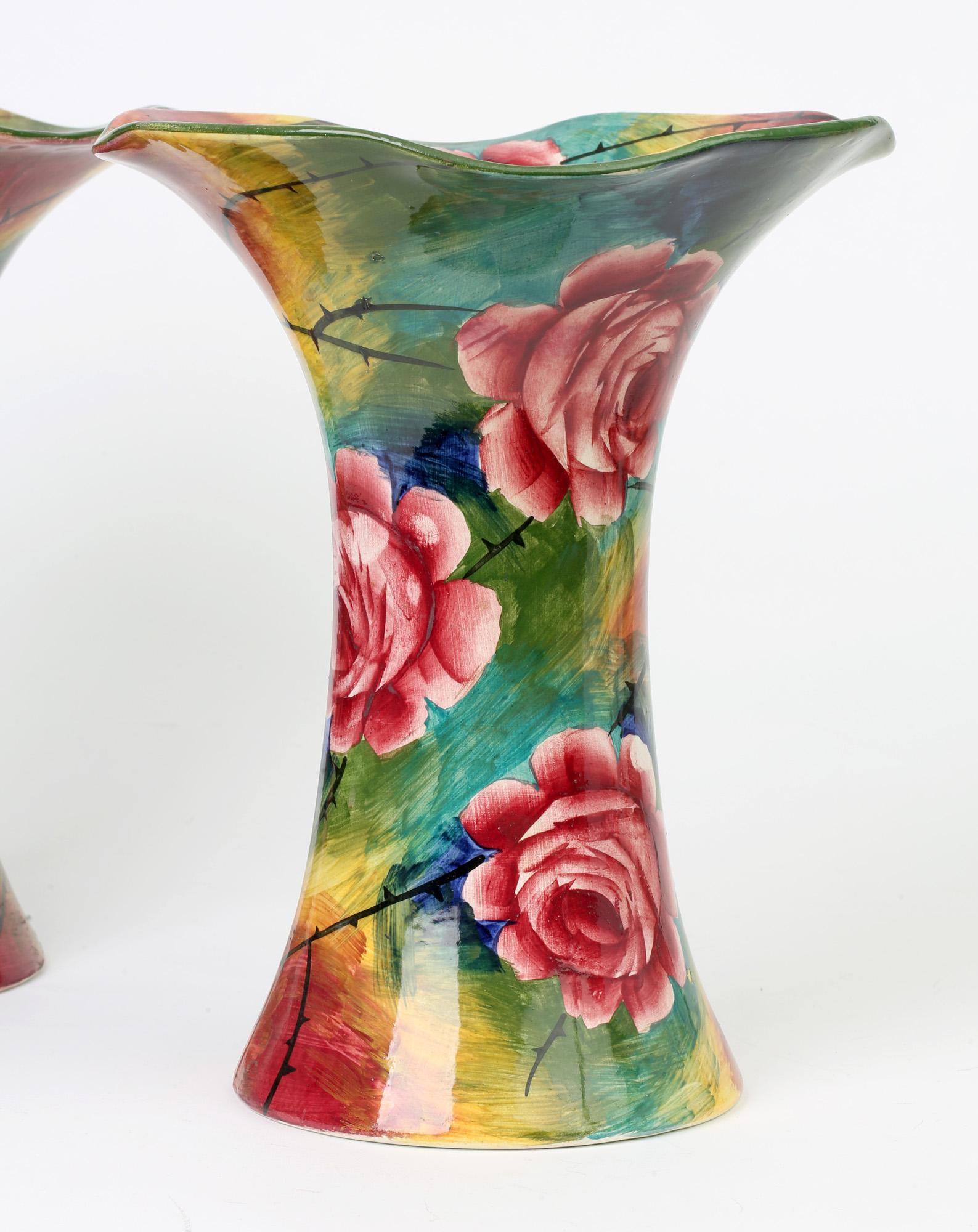 Wemyss Großes Paar Lady Eva Jazzy Muster handbemalte Vasen im Angebot 9