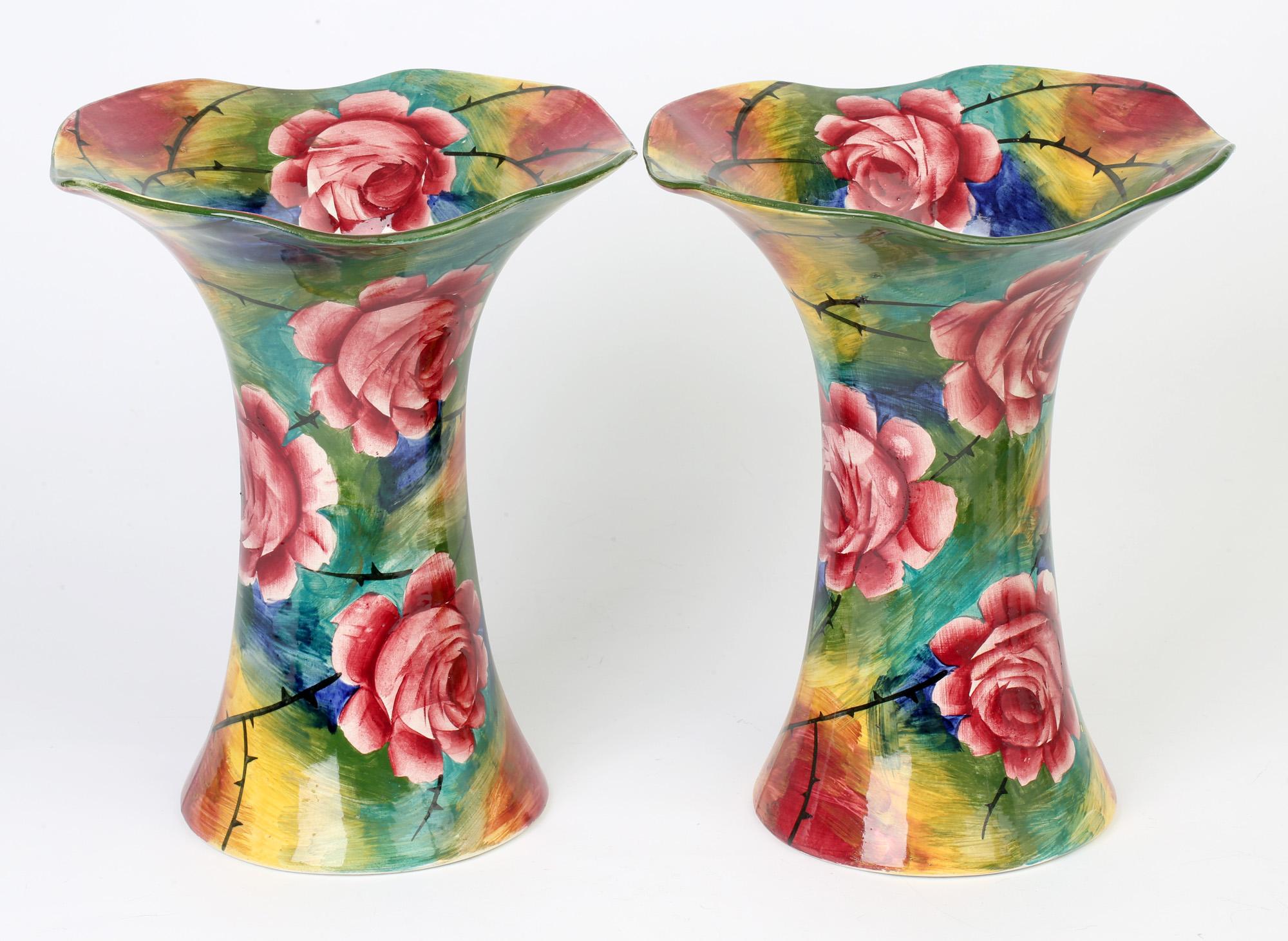 Wemyss Großes Paar Lady Eva Jazzy Muster handbemalte Vasen (Schottisch) im Angebot