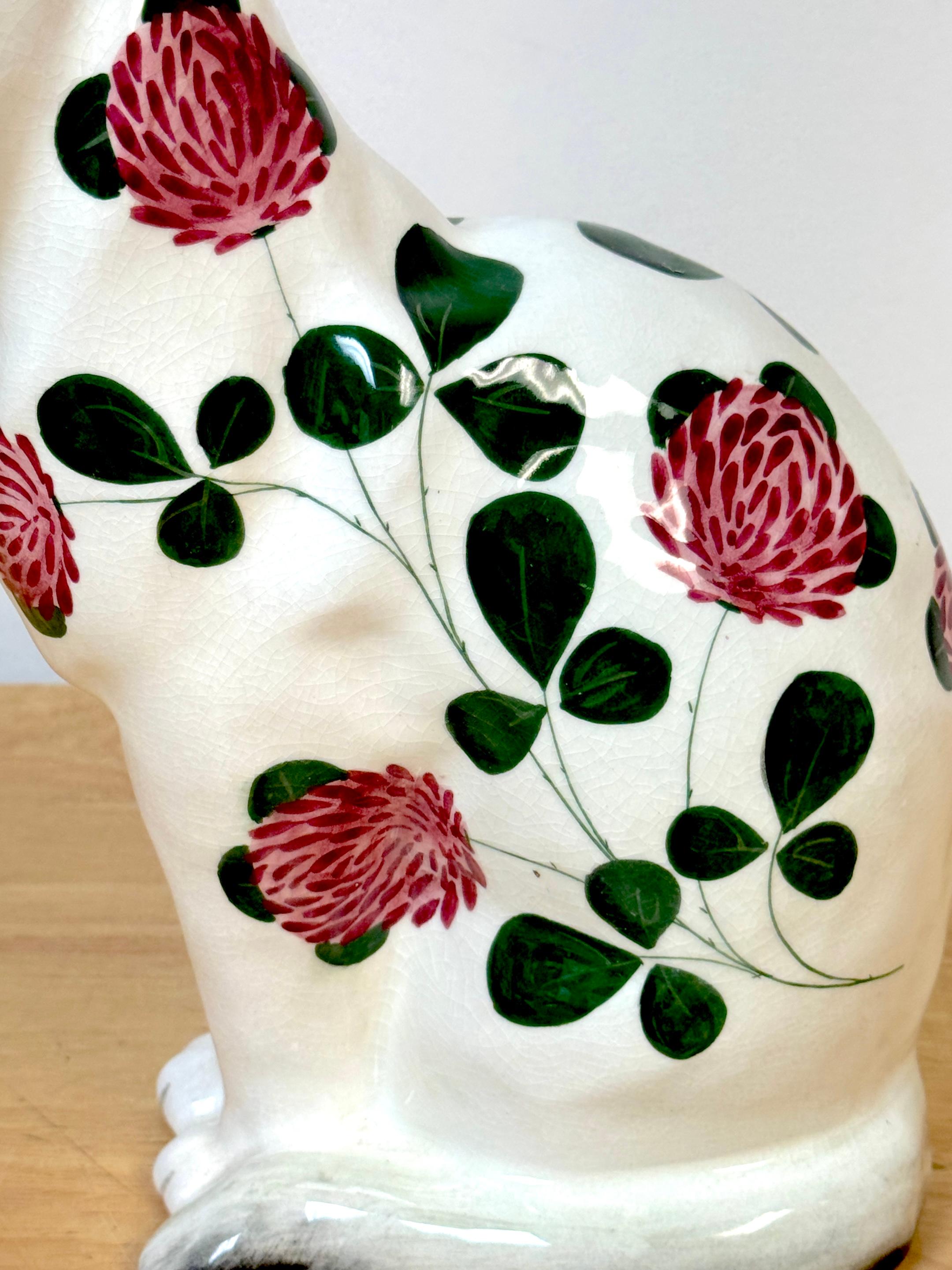 Gato de cerámica Wemyss Ware/Plichta con decoración de crisantemos y ojos de cristal en Bueno estado para la venta en West Palm Beach, FL