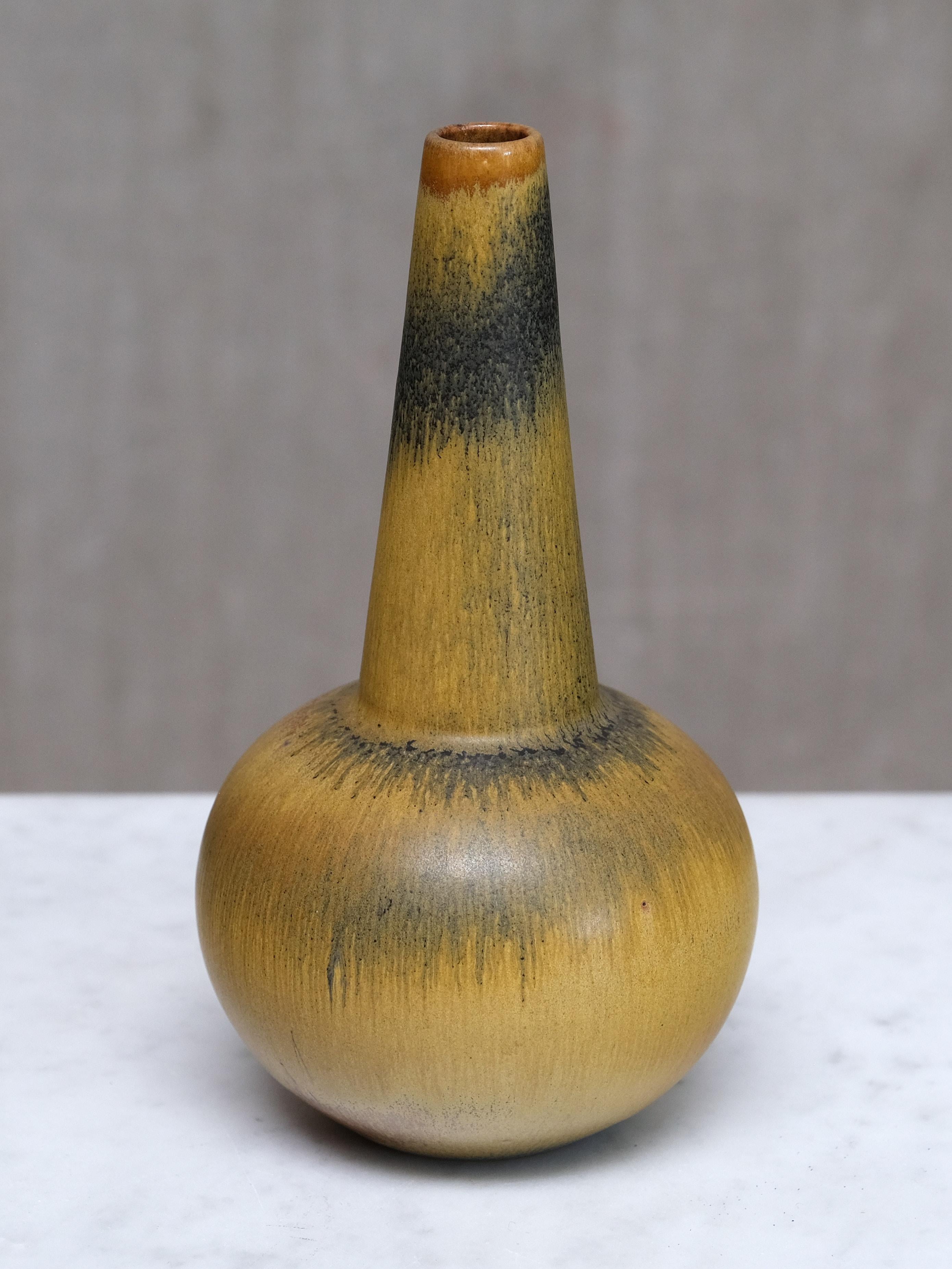 Vaso in gres di Wendelin Stahl, smalto giallo e nero con pelliccia di lepre, Germania, anni '60 in vendita 1