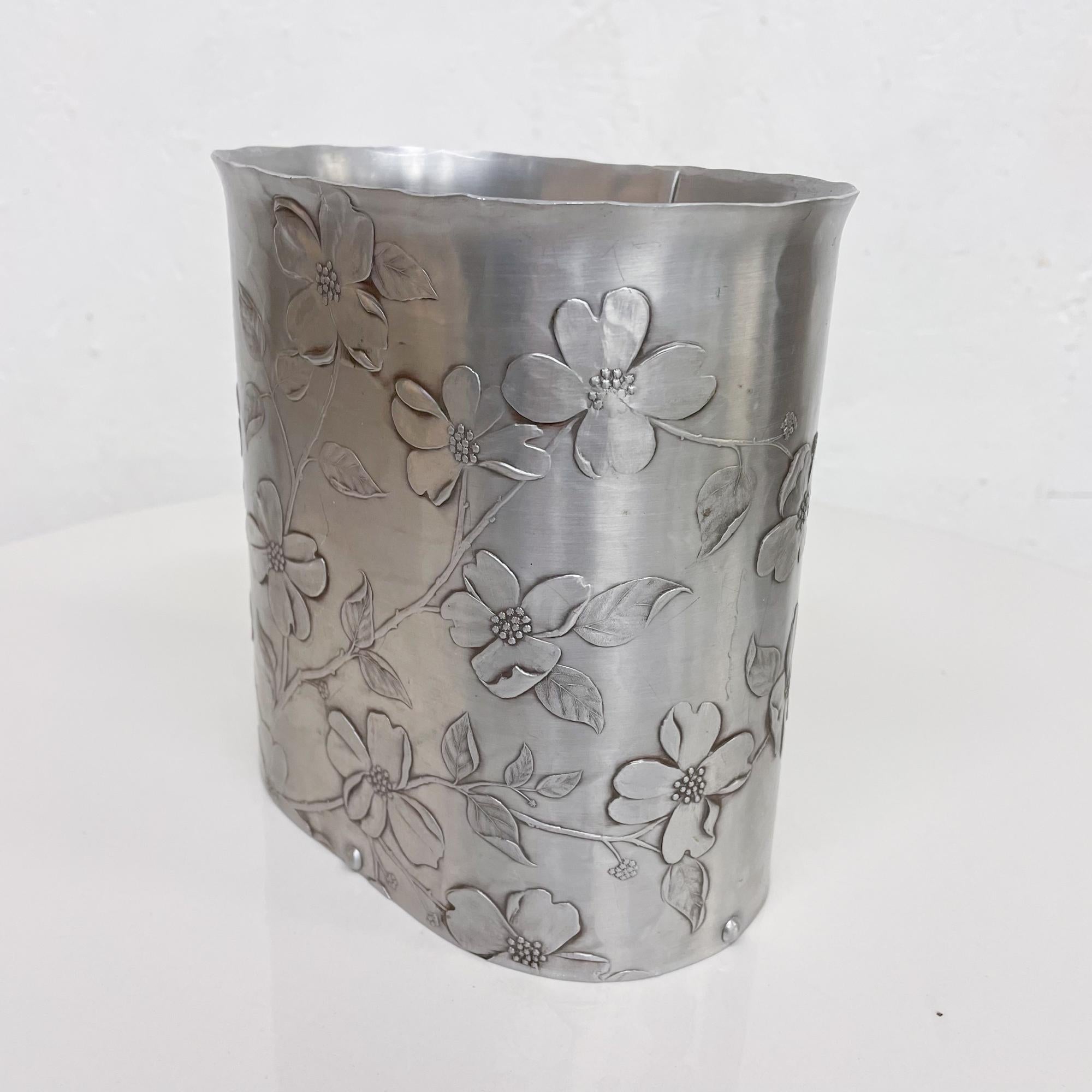 American Wendell August Forge Petite Dogwood Wastebasket Hammered Aluminum Grove City PA