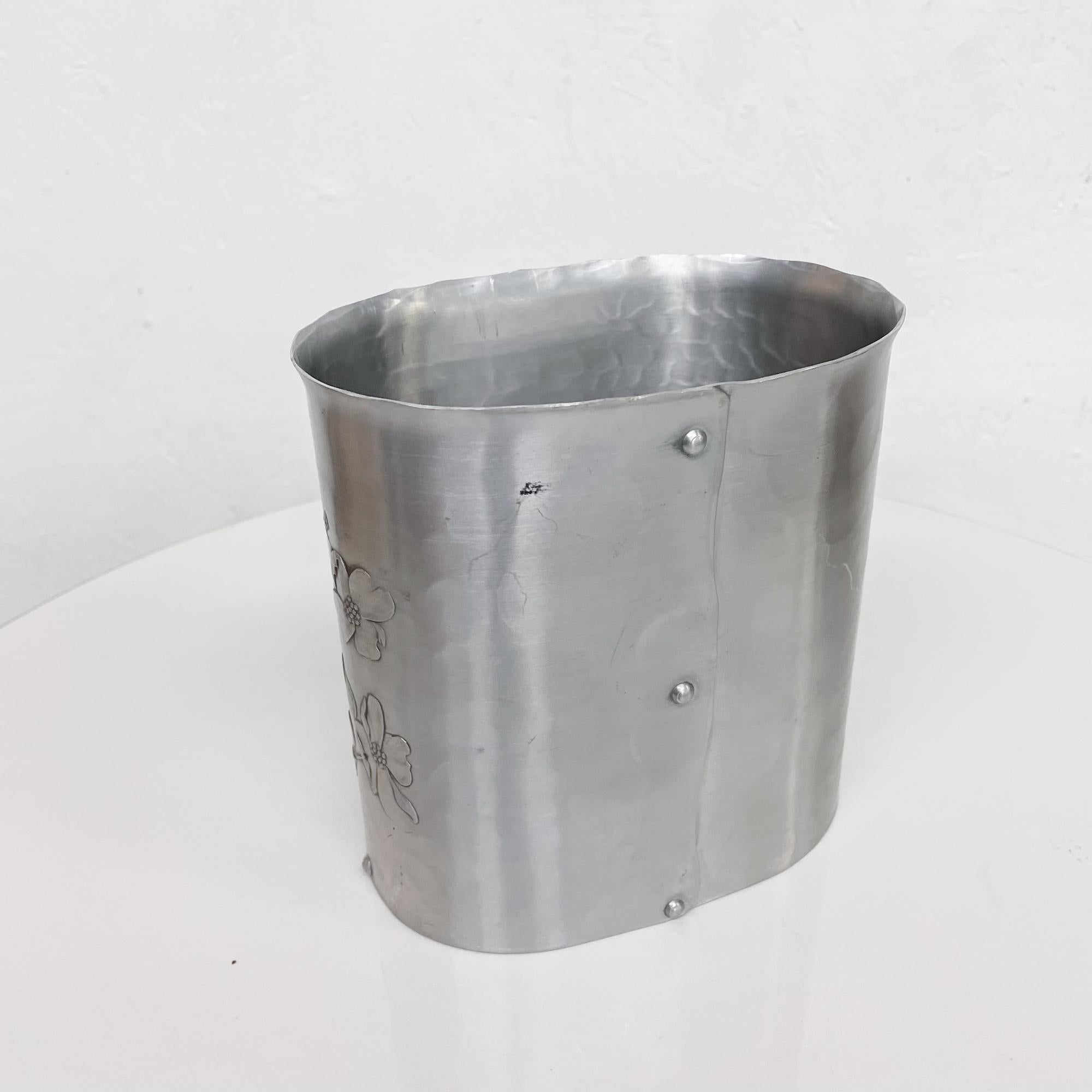 Mid-20th Century Wendell August Forge Petite Dogwood Wastebasket Hammered Aluminum Grove City PA
