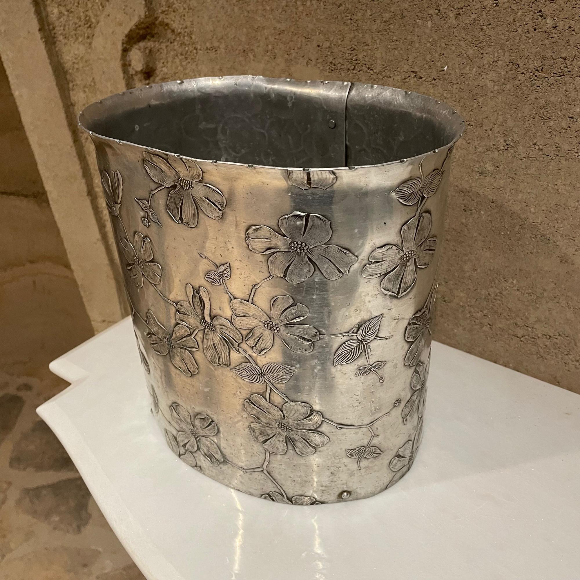 American Wendell August Forge Pretty Dogwood Waste Basket Hammered Aluminum Grove City PA