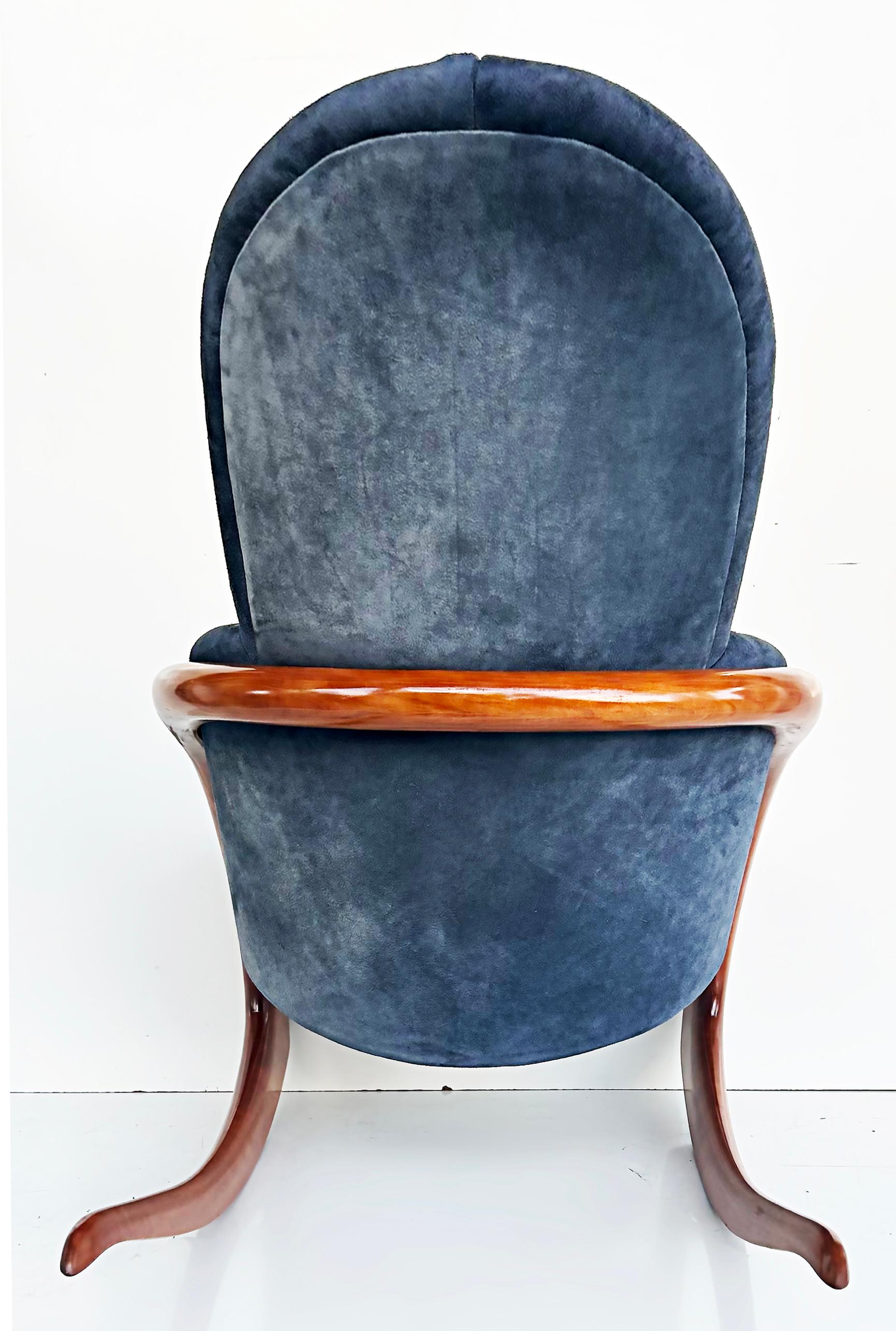 20ième siècle Wendell Castle fauteuil à bascule Crescent Moon en bois et daim en vente