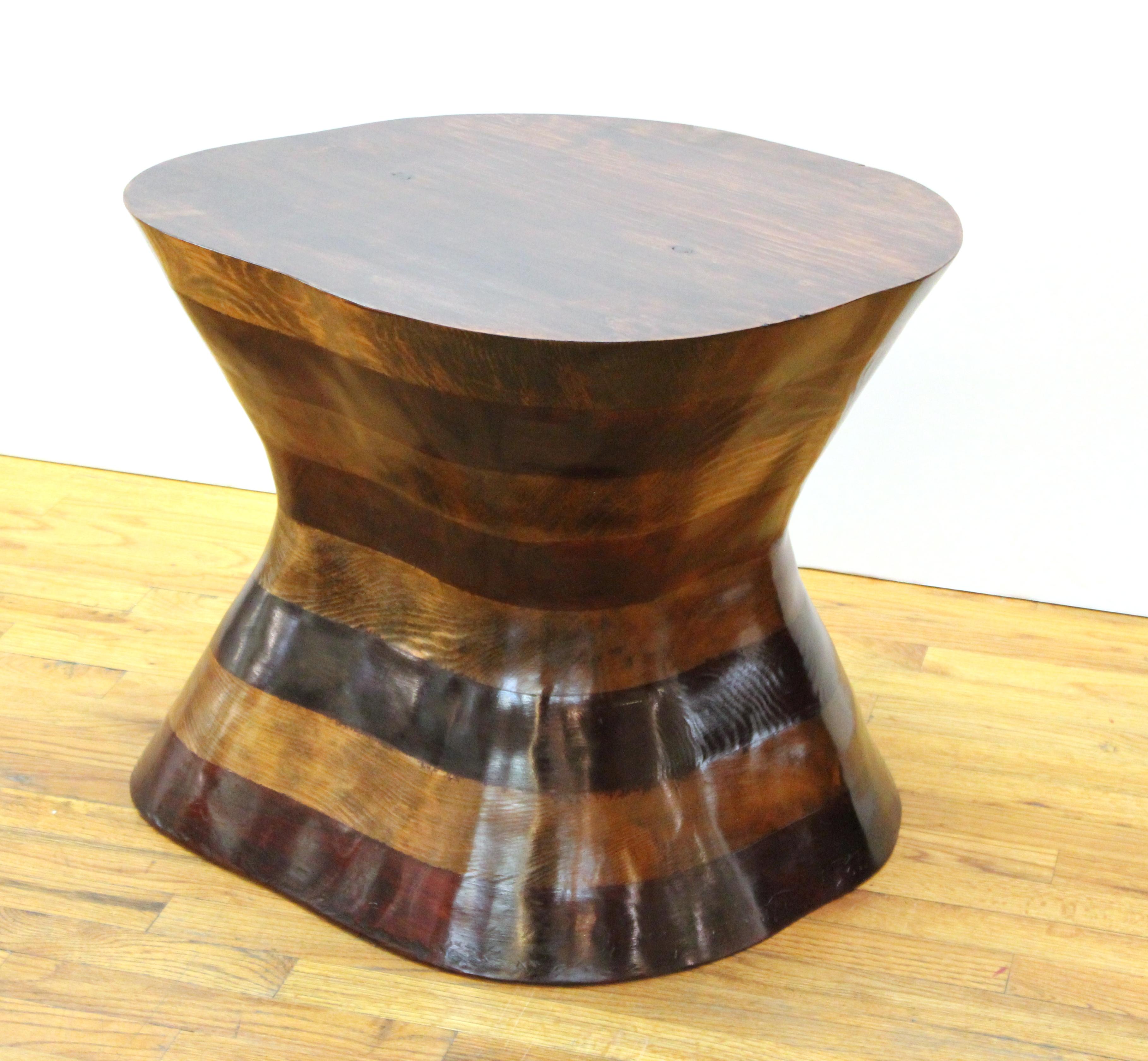 Wendell castle style Postmodern wood side table or low pedestal in carved and stained wood. The piece was likely made during the 1980s and is in great vintage condition with age-appropriate wear and use.