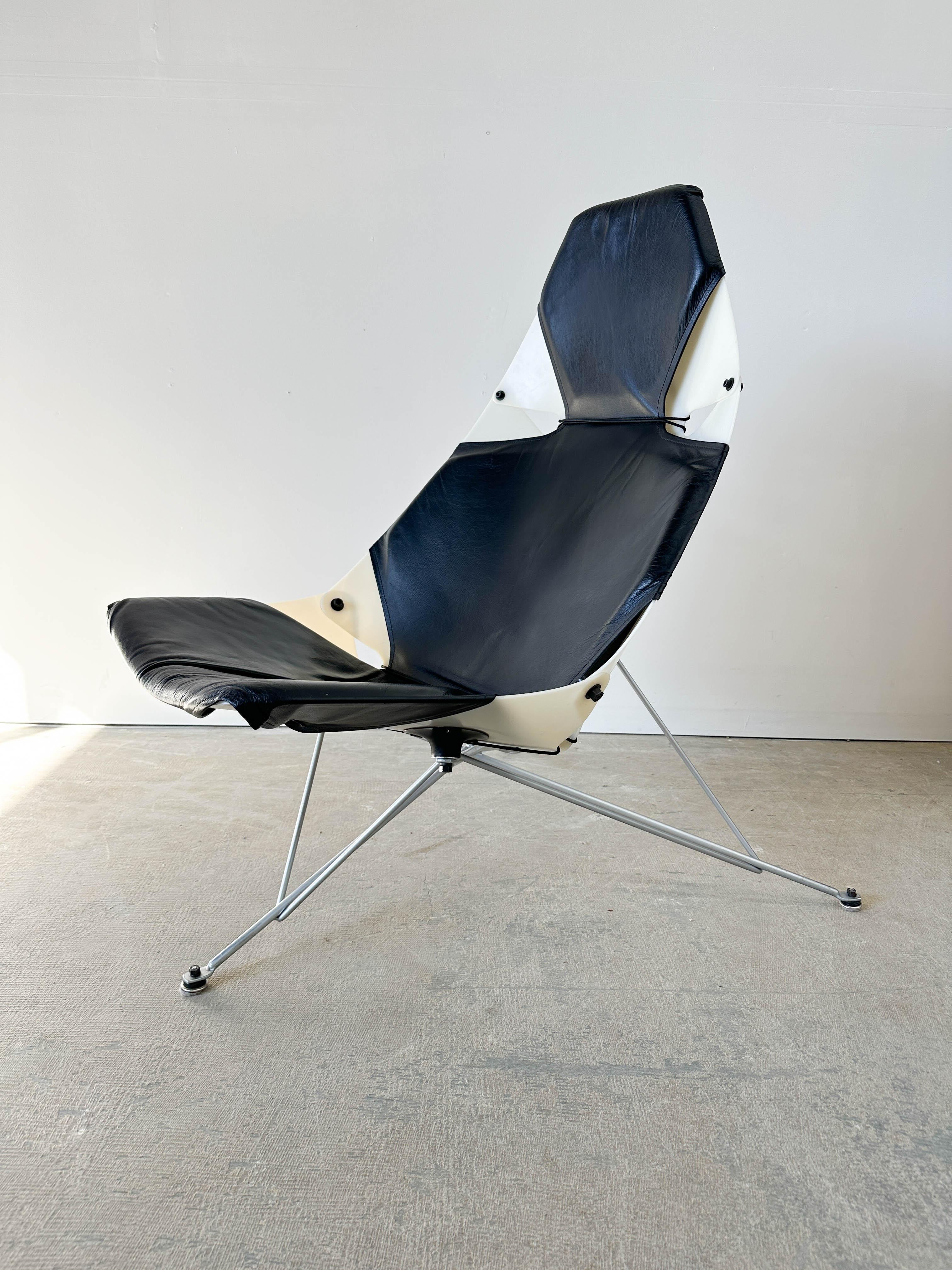 Wendell Lovett Bikini Chair In Excellent Condition For Sale In Kalamazoo, MI