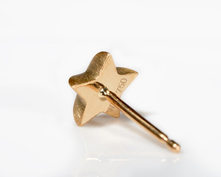 Wendy Brandes 18K Yellow Brushed Gold Star Stud Earrings In New Condition For Sale In New York, NY