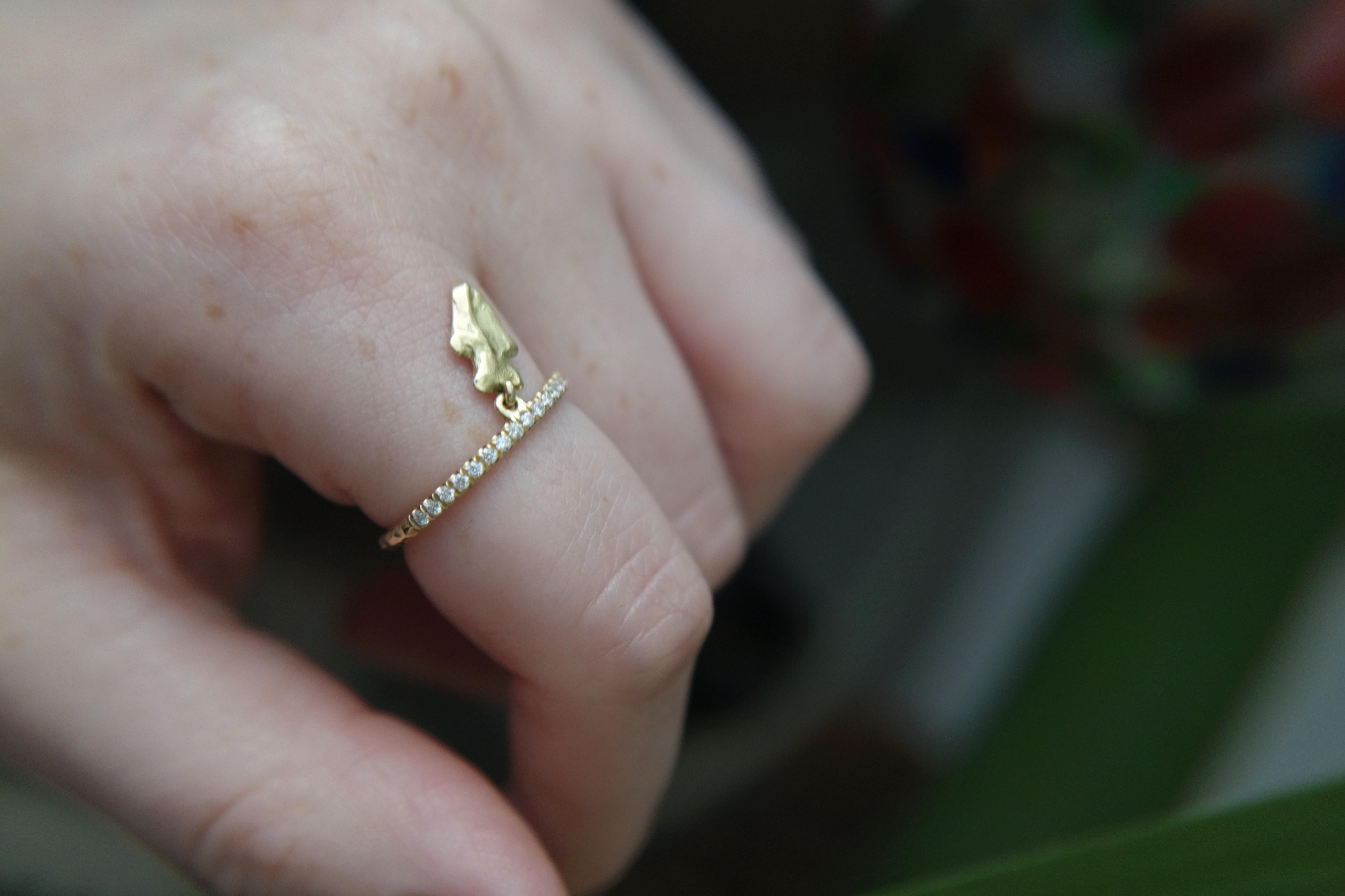 Anello impilabile con bracci a forma di punta di freccia di Wendy Brandes in platino con diamanti in vendita 1