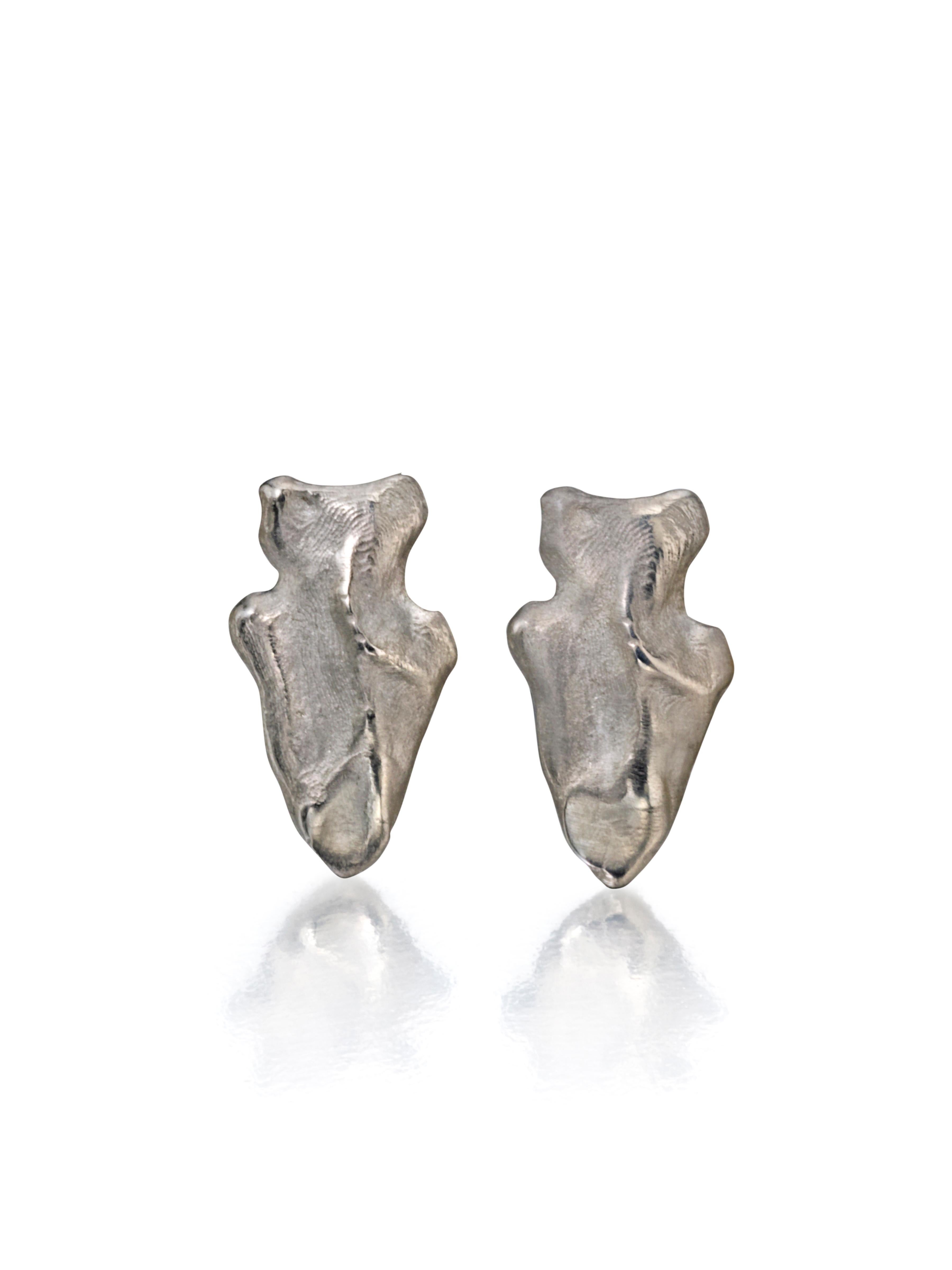 Contemporary Wendy Brandes Brushed Platinum Single Stud Arrowhead Earring For Sale
