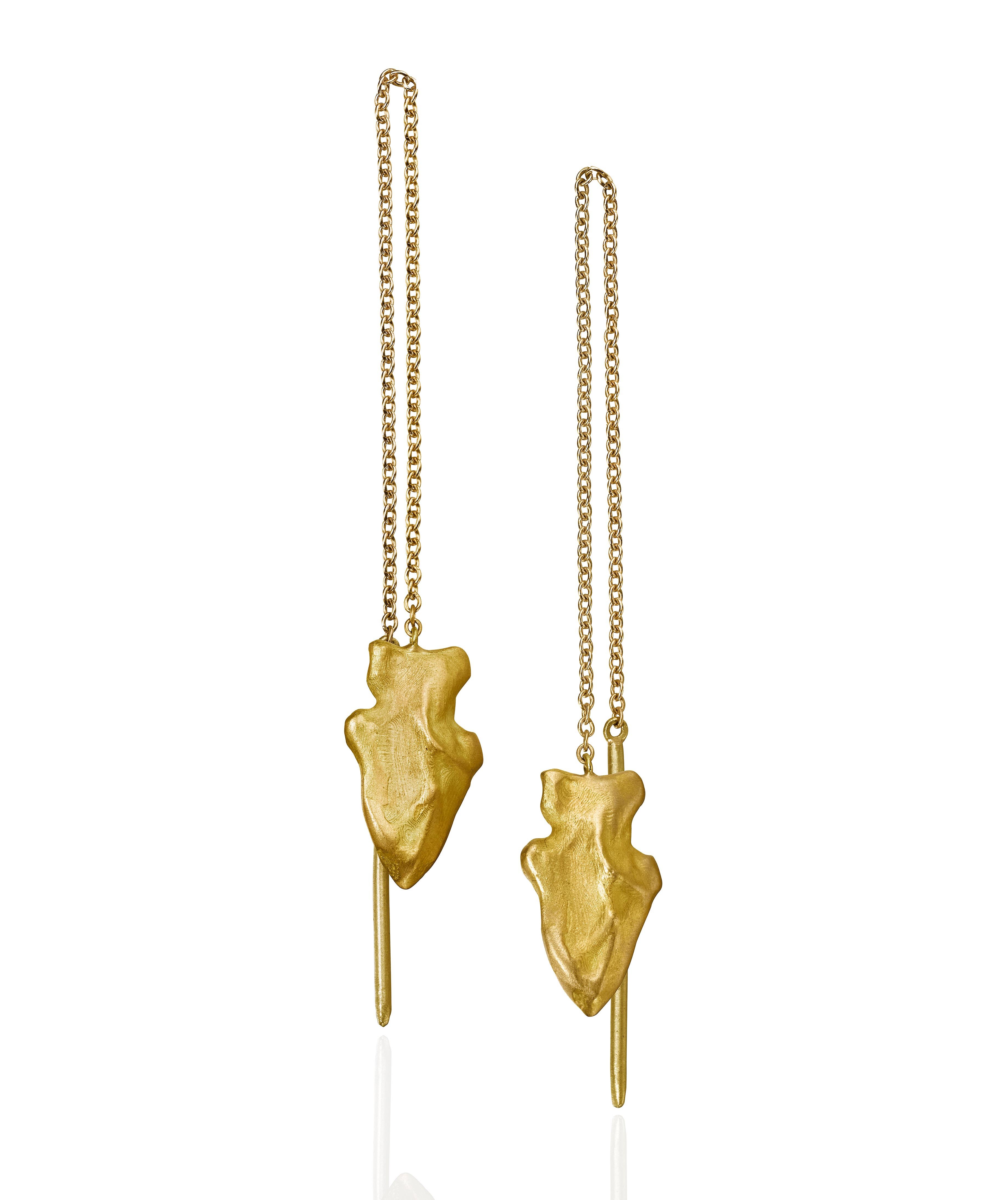 Wendy Brandes Arrowhead Threader Drop Gold Earrings In New Condition In New York, NY