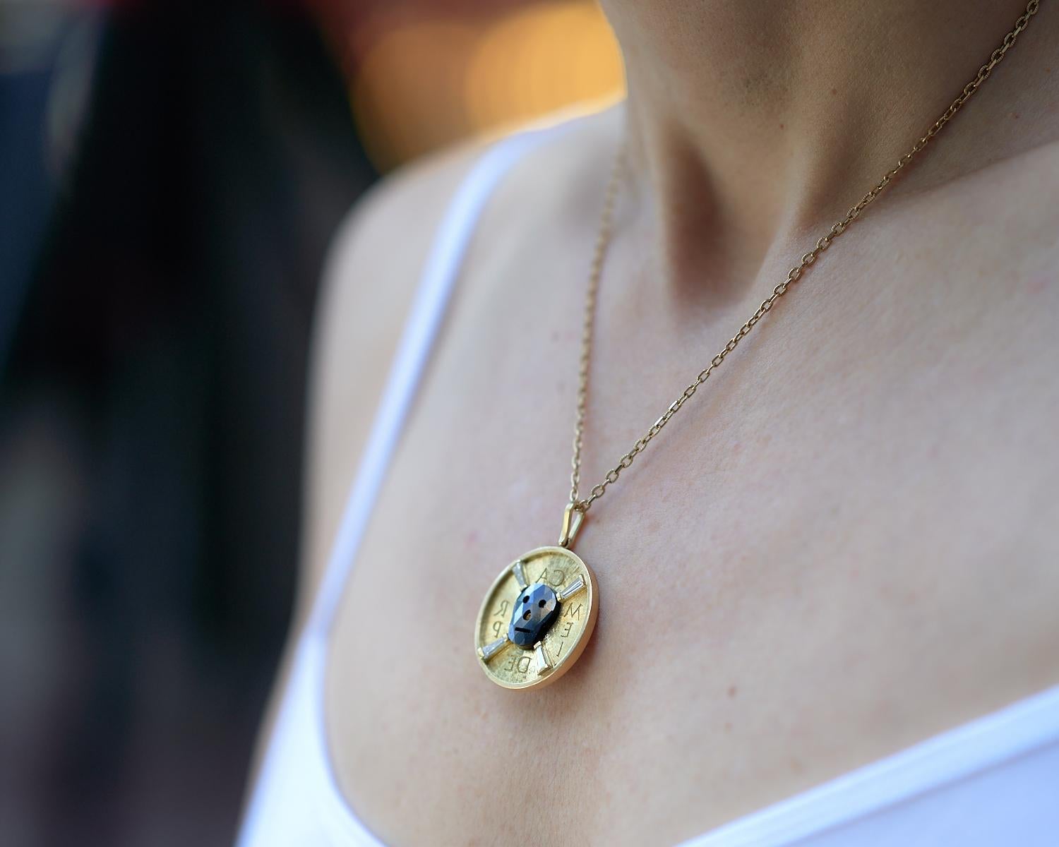 Wendy Brandes: 18 Karat Gelbgold Medaillon-Halskette mit schwarzem Totenkopf-Diamant im Zustand „Neu“ im Angebot in New York, NY