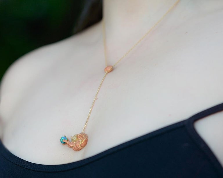 Wendy Brandes 18K Gold Cat Lariat Necklace With Orange Sapphires and Opal In New Condition For Sale In New York, NY