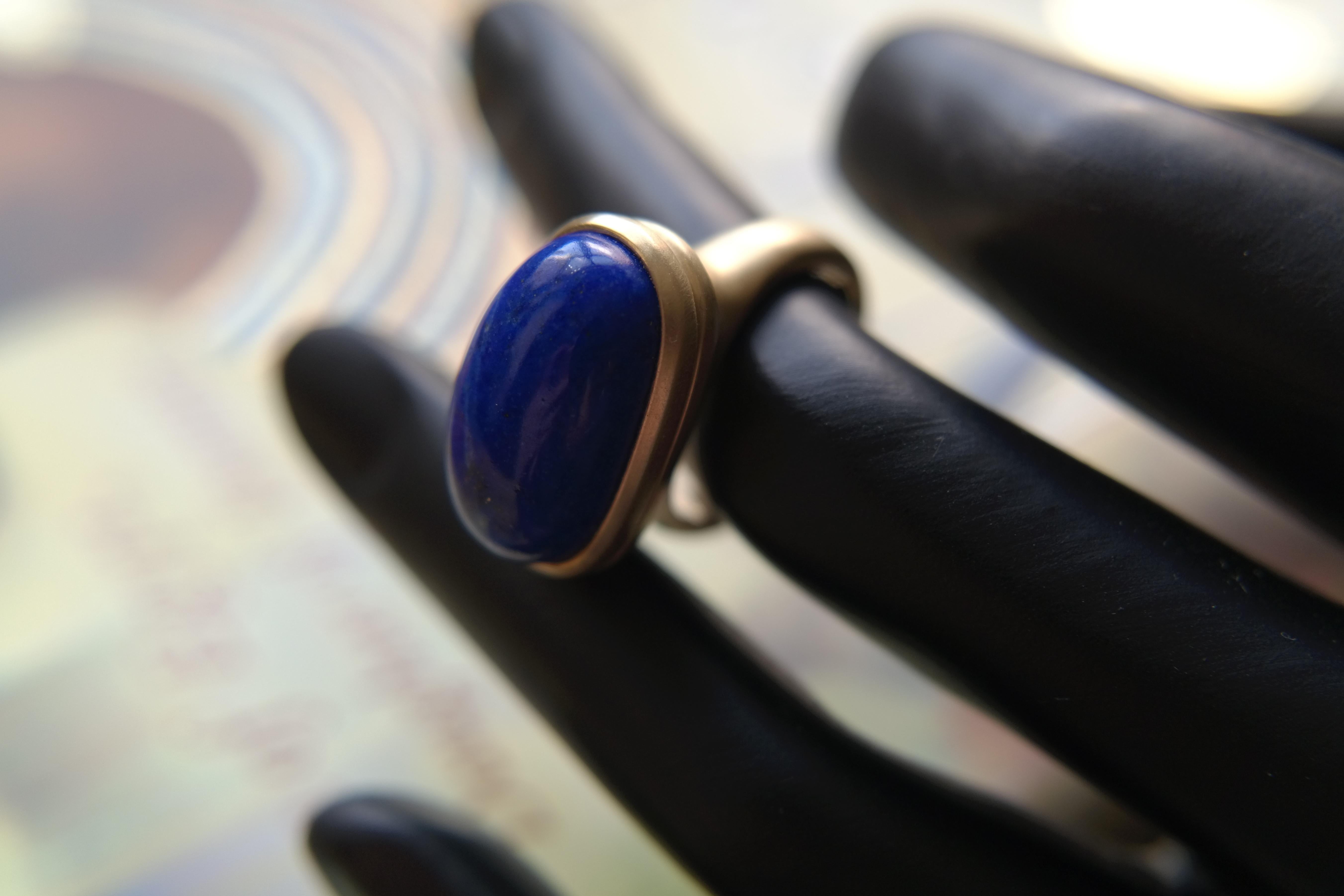 Wendy Brandes 18K Gold Lapis Lazuli Locket Ring With Secret Compartment In New Condition In New York, NY